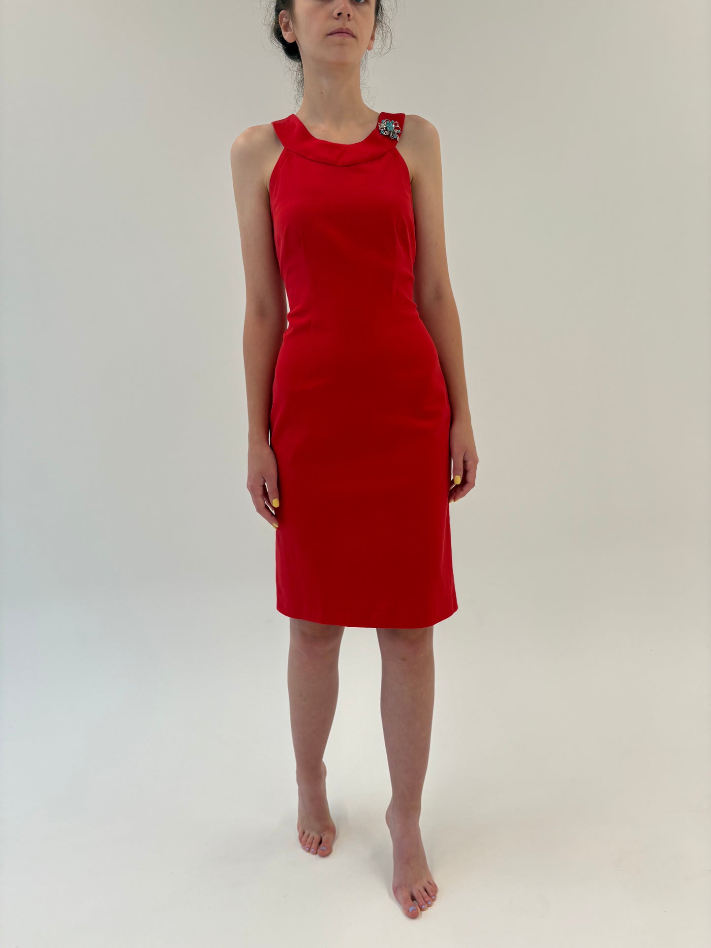 Rochie modelatoare cherry red cu broșă inclusă