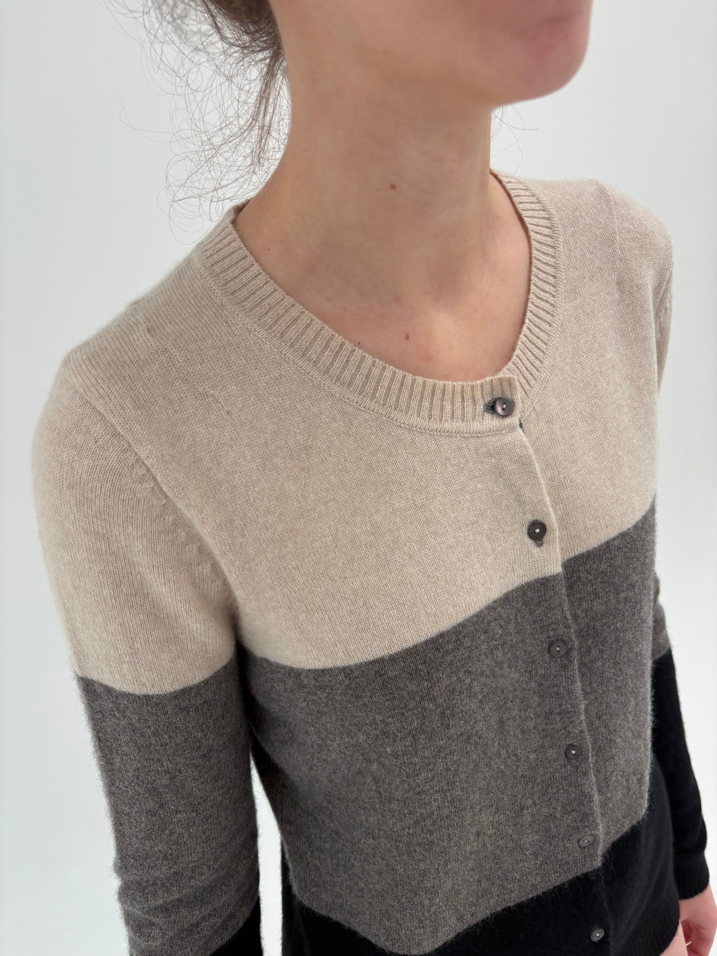 Cardigan colorblock din cașmir multiply in culori neutre