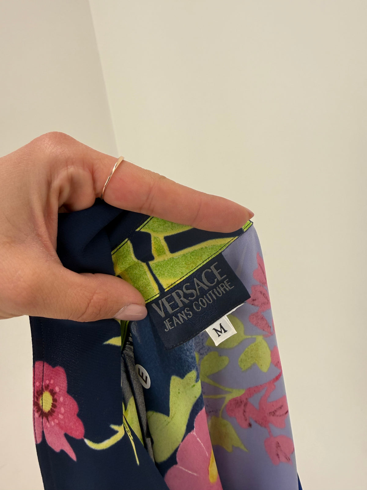 Cămașa vintage Versace petite în cori lung cu print floral superb