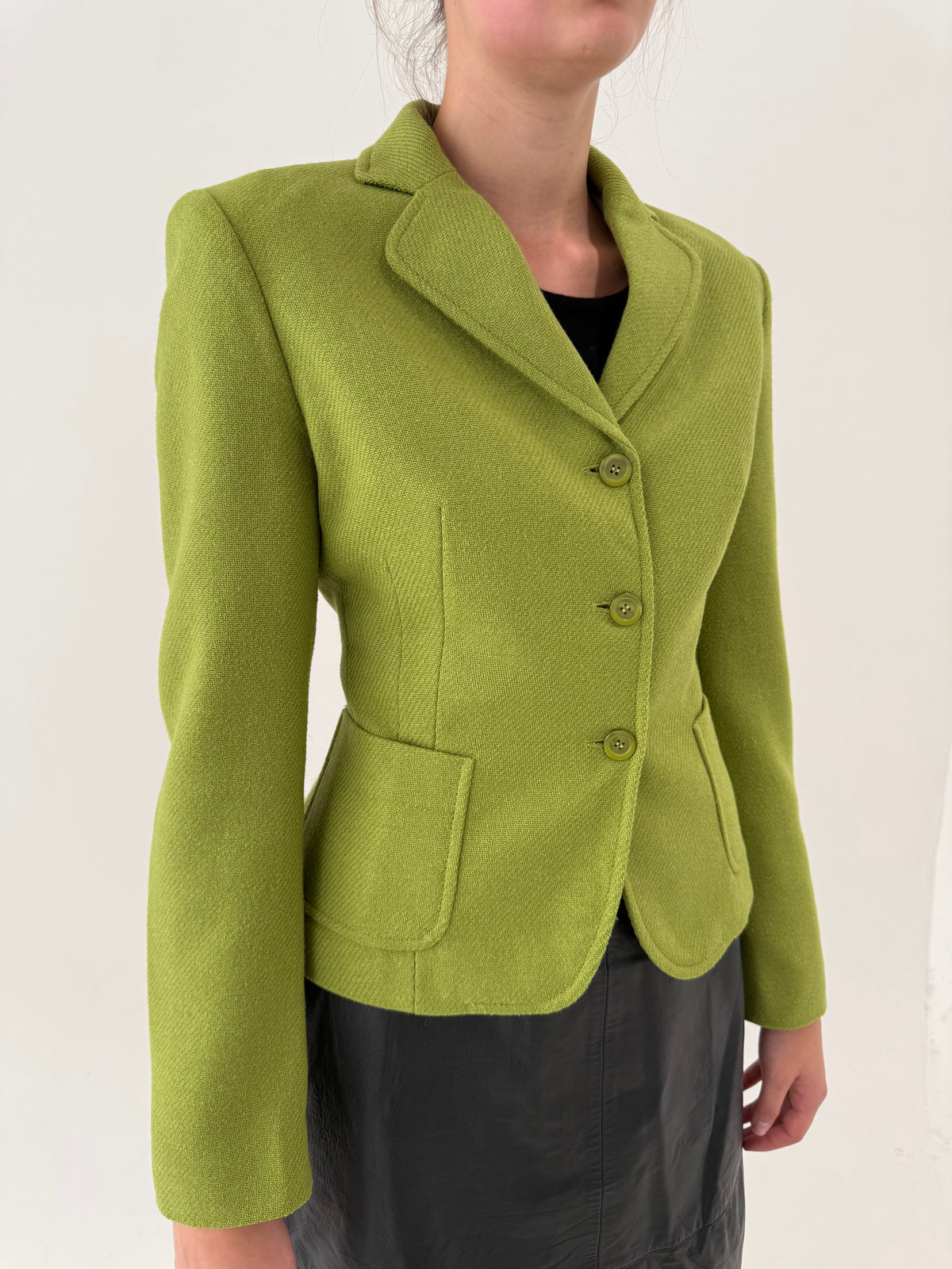 Sacou cambrat verde crud cu buzunare aplicate din lana extrafina