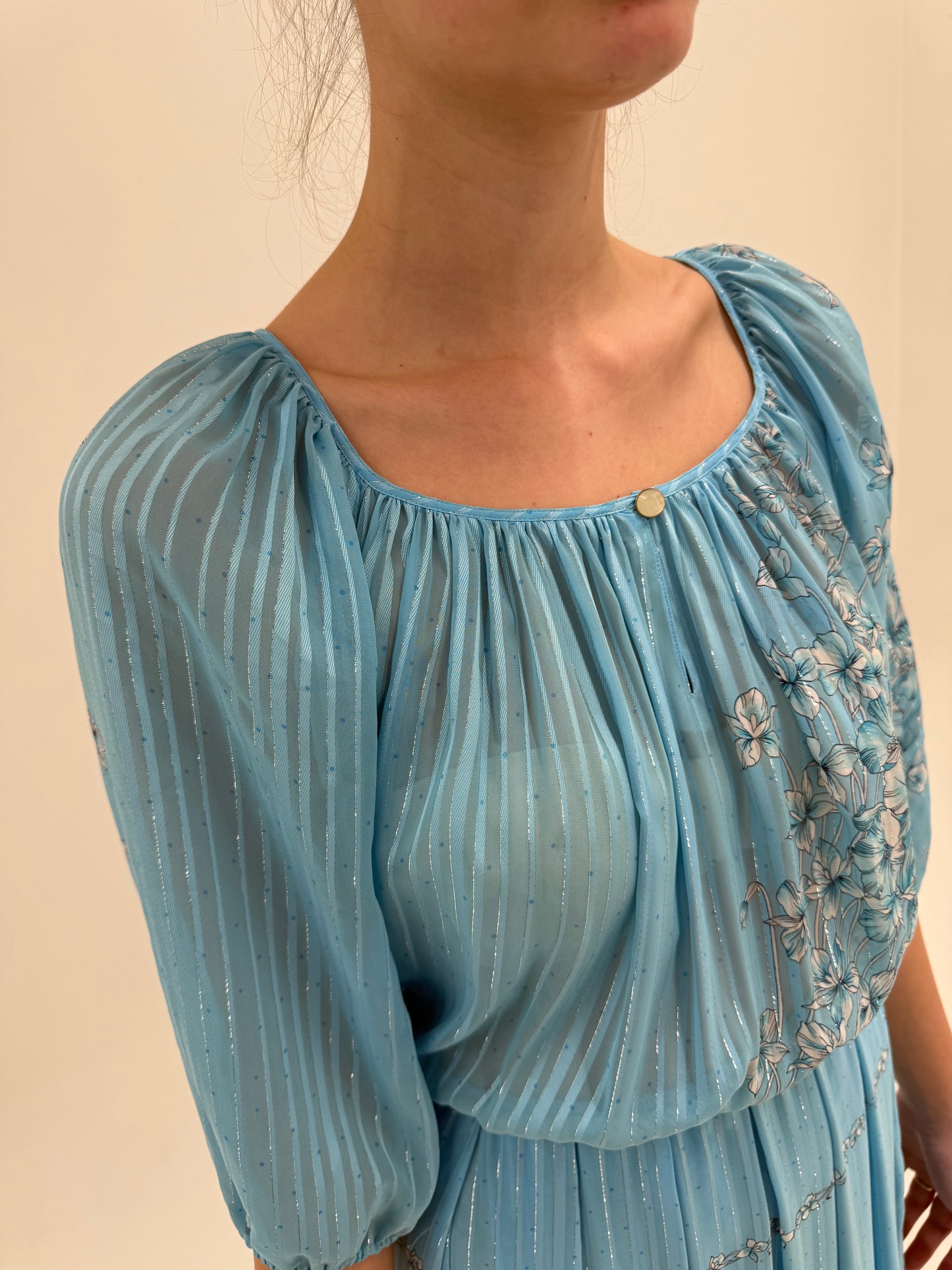 Rochie vintage maxi baby Blue cu print floral delicat în croi de ani 70 super în trend