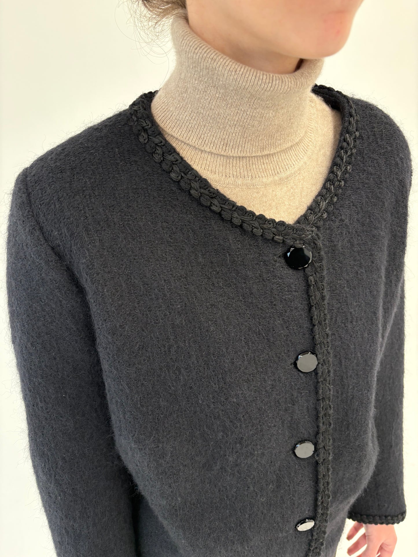 Sacou negru în stil Chanel de designer din baby mohair excepțional