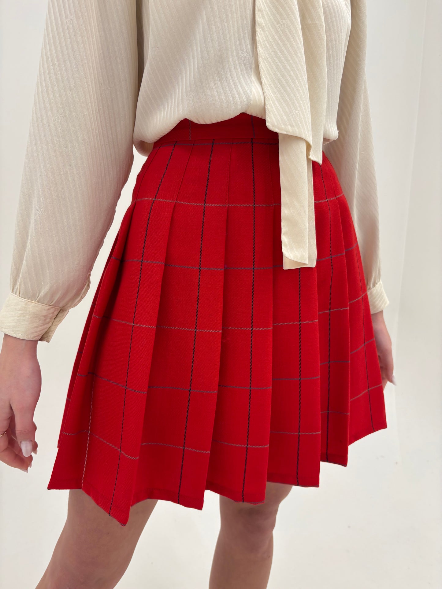 Fustă plisată cherry red din lanita extrafina de primăvară