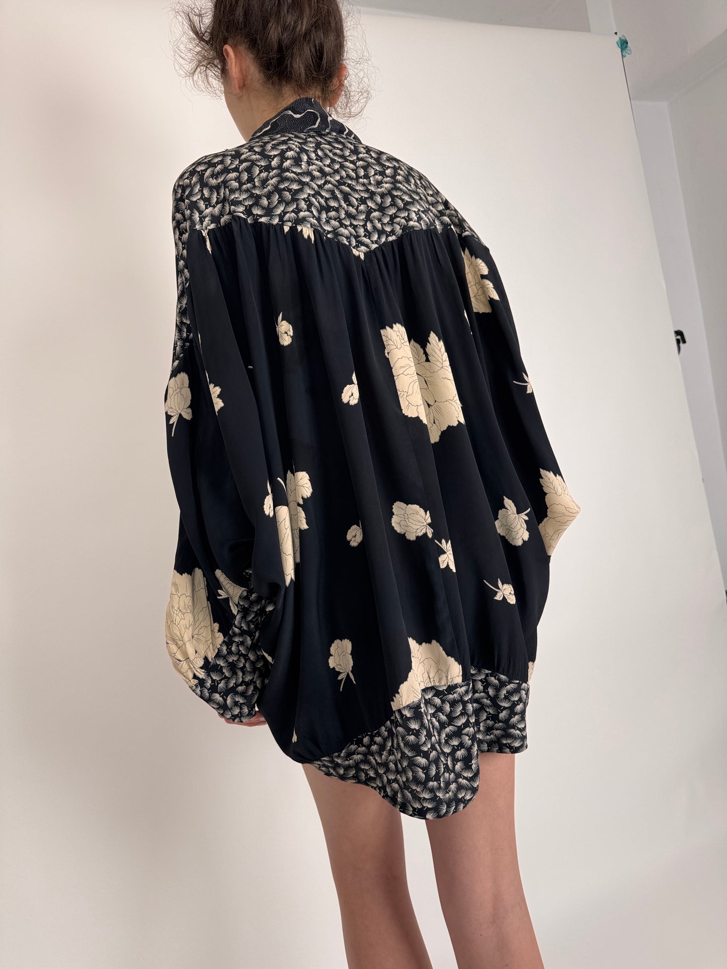 Top vintage / sacou cu mânecă finute și print ivorie pe negru