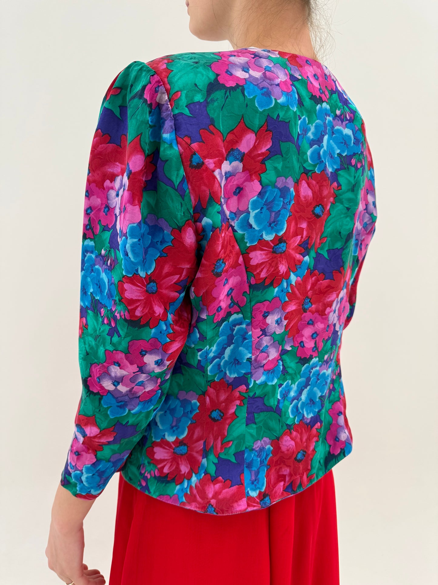 Sacou cambrat petite din mătase naturală cu print floral superb
