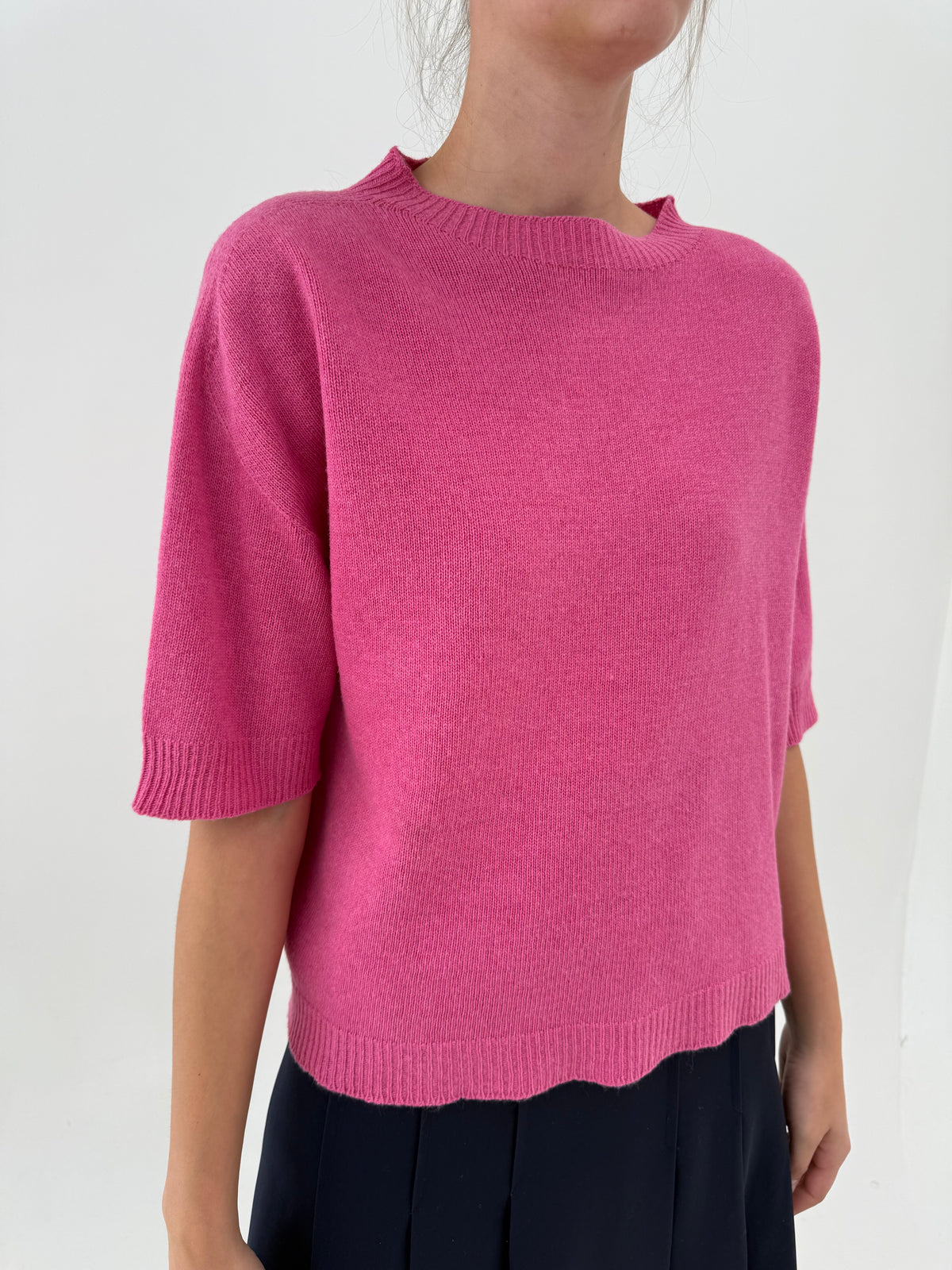 Top Barbie pink din din lana extrafina în croi oversized