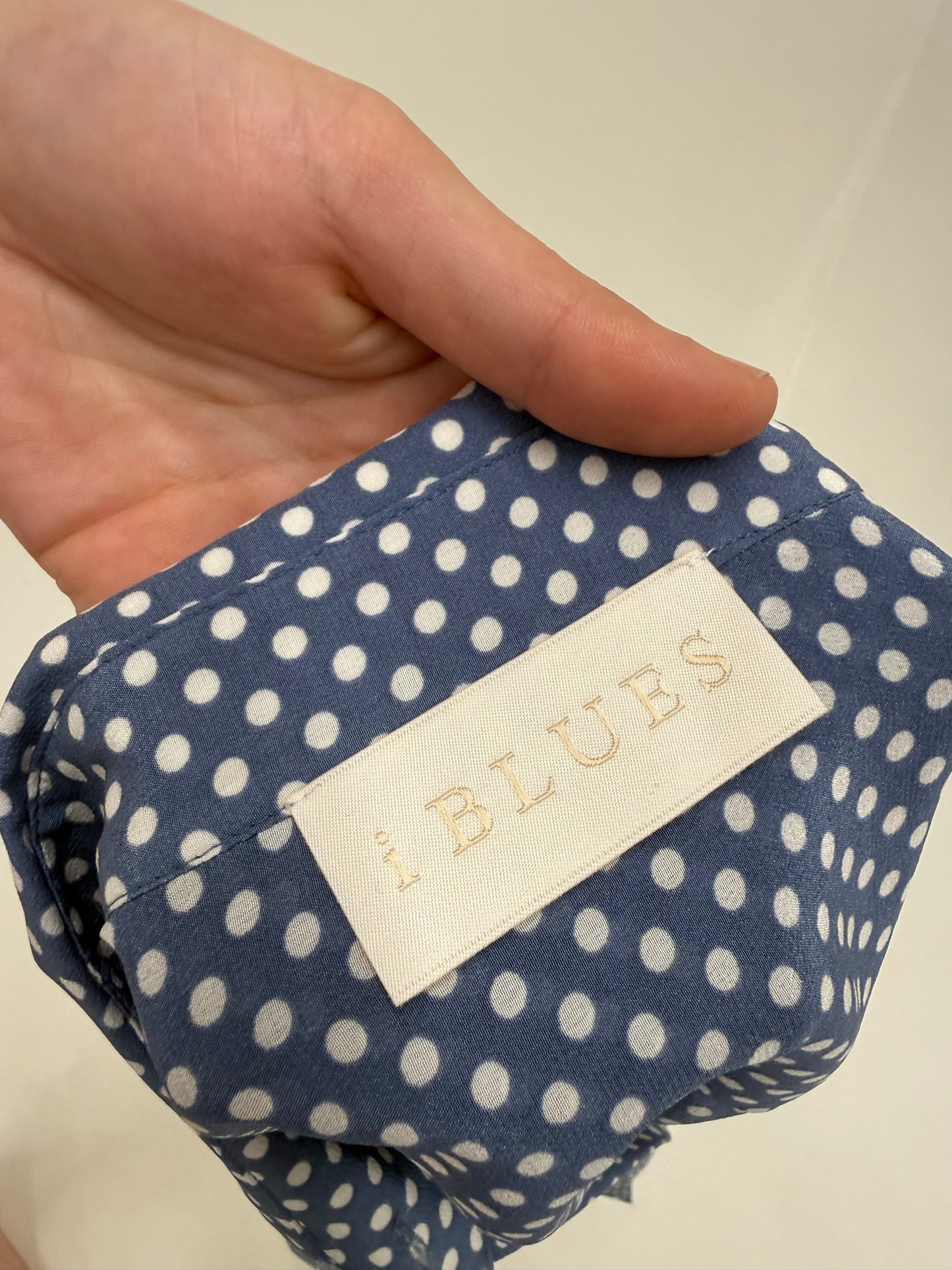 Cămași noi gama Max Mara din mătase naturală cu buline jeans blue
