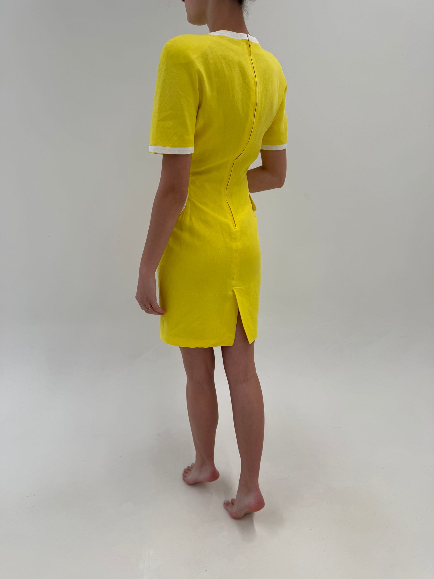 Rochie Fendi din in cu talie ultra înaltă cambrata și nasturi aurii cu logo