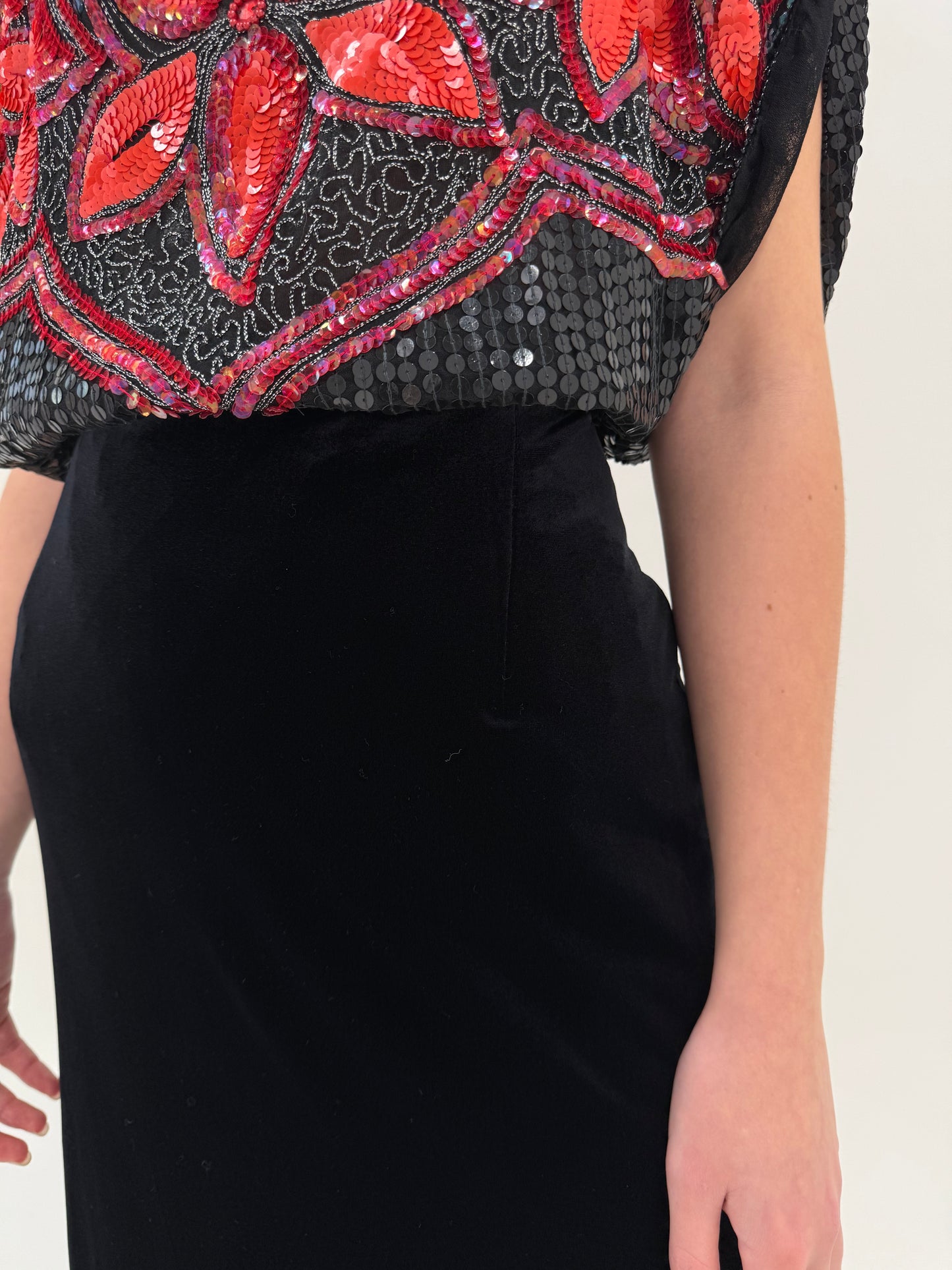 Fustă maxi neagră din catifea excepțională cu șliț lateral