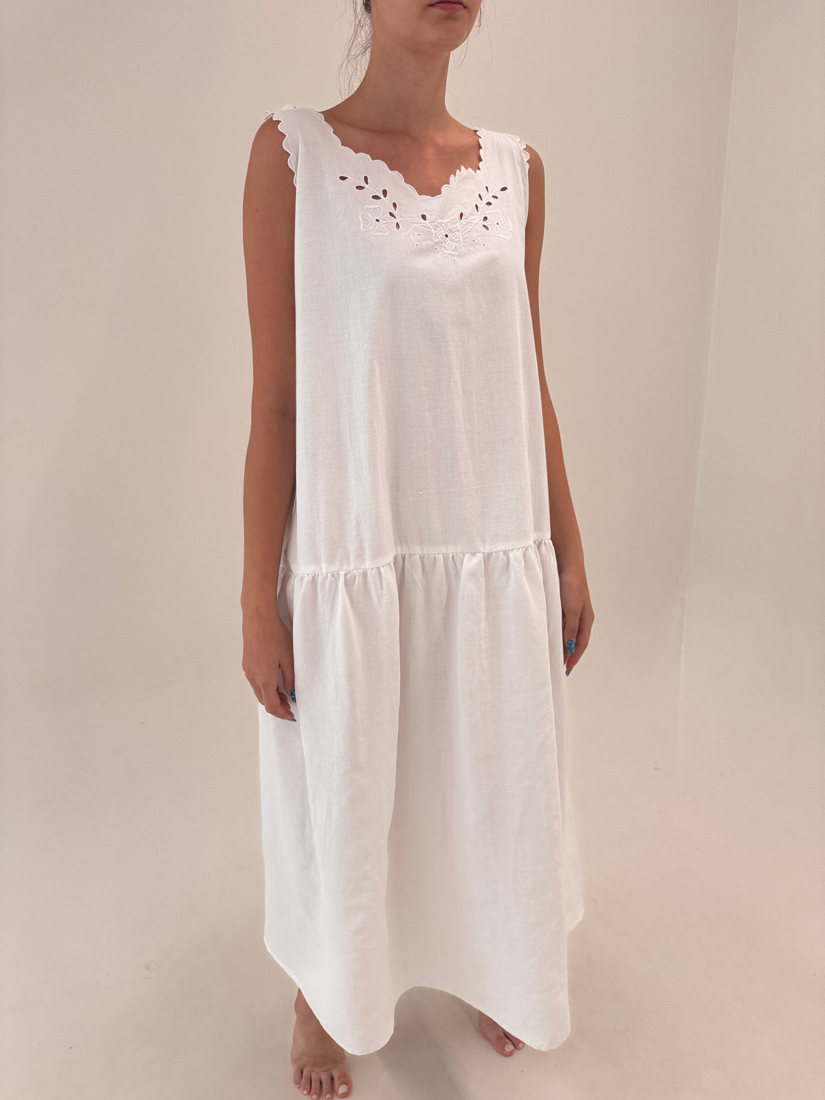 Rochie maxi cu broderie manuală delicată din pânză de in cu talie căzută
