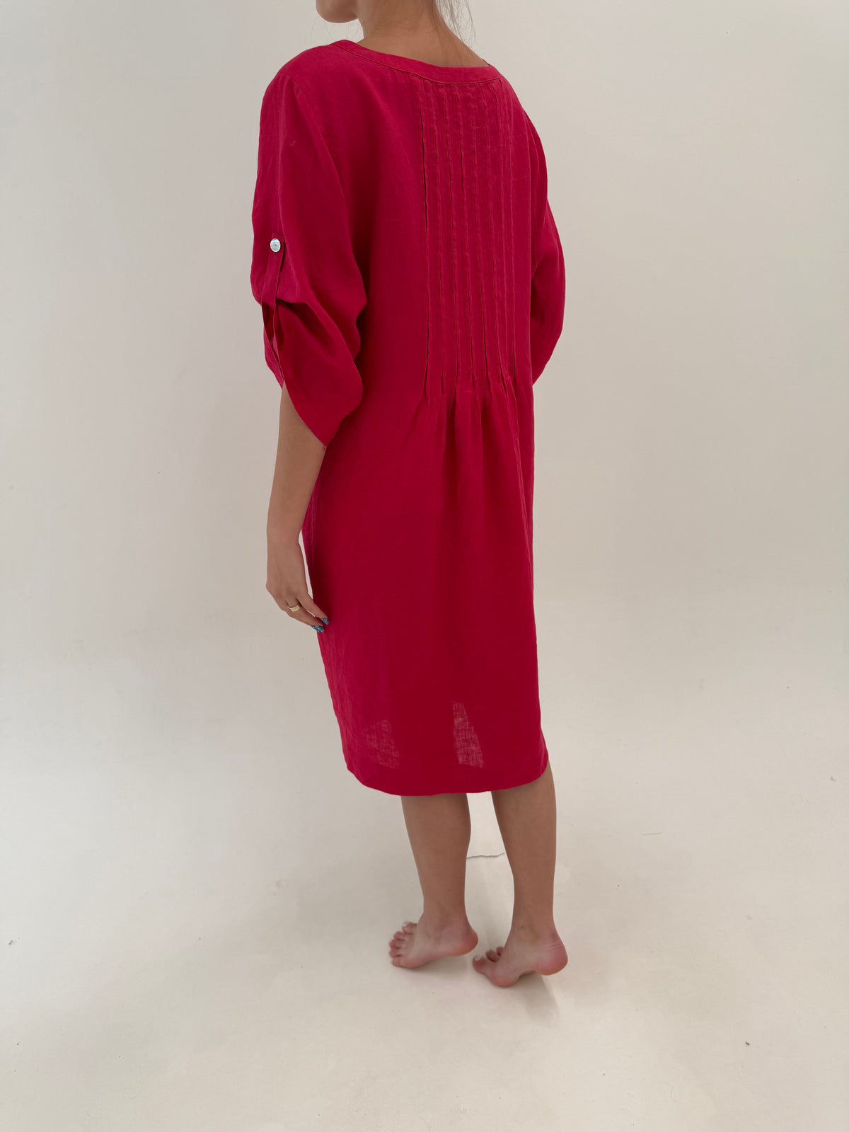 Rochie din in premium raspberry red cu buzunare și mânecă reglabilă în croi lejer