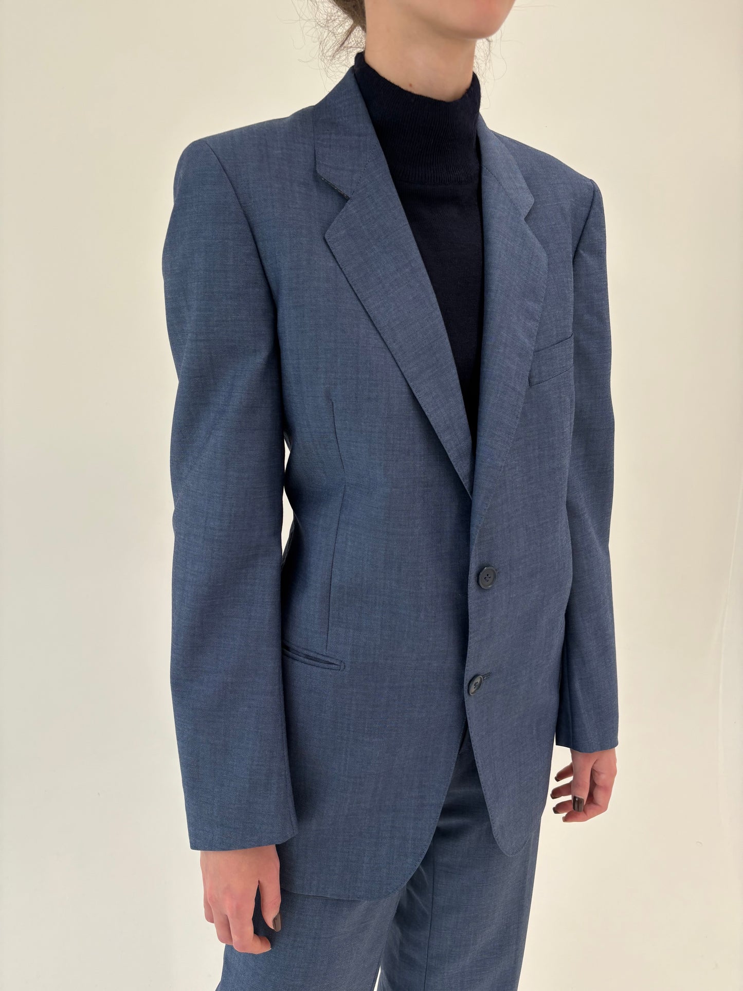 Costum italian Jeans blue din lana extrafina pura certificată în croi actual