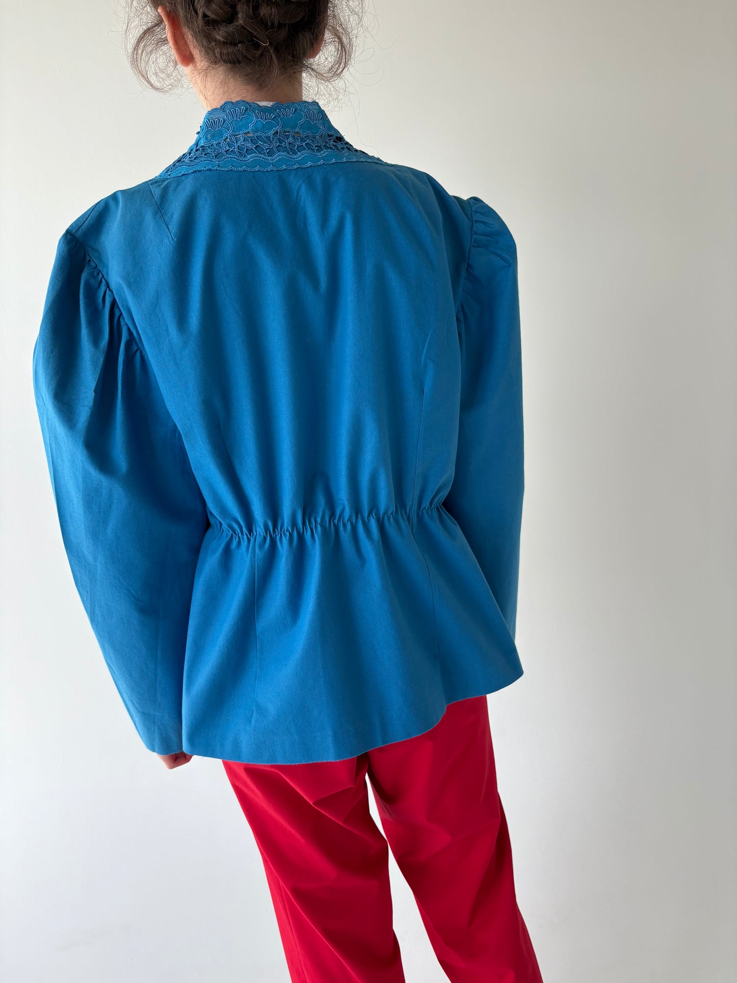 Sacou vintage albastru ciel din pânză de bumvac cu broderie anglaise
