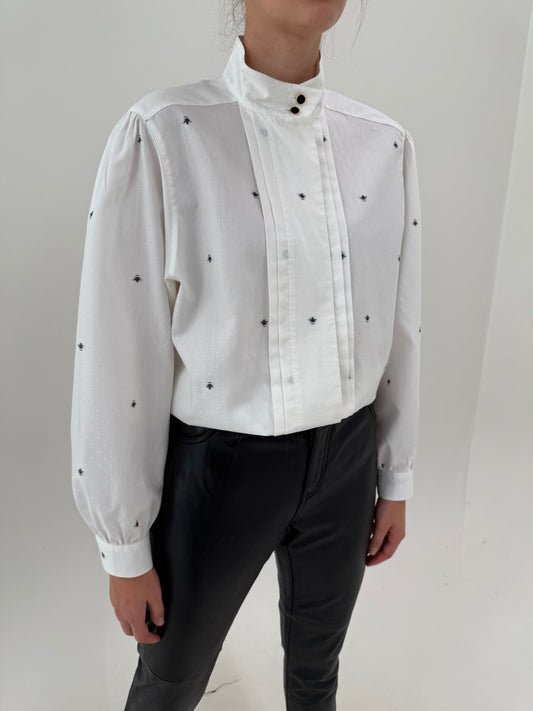 Cămașa de brand premium din poplin excepțional cu broderie neagră delicată