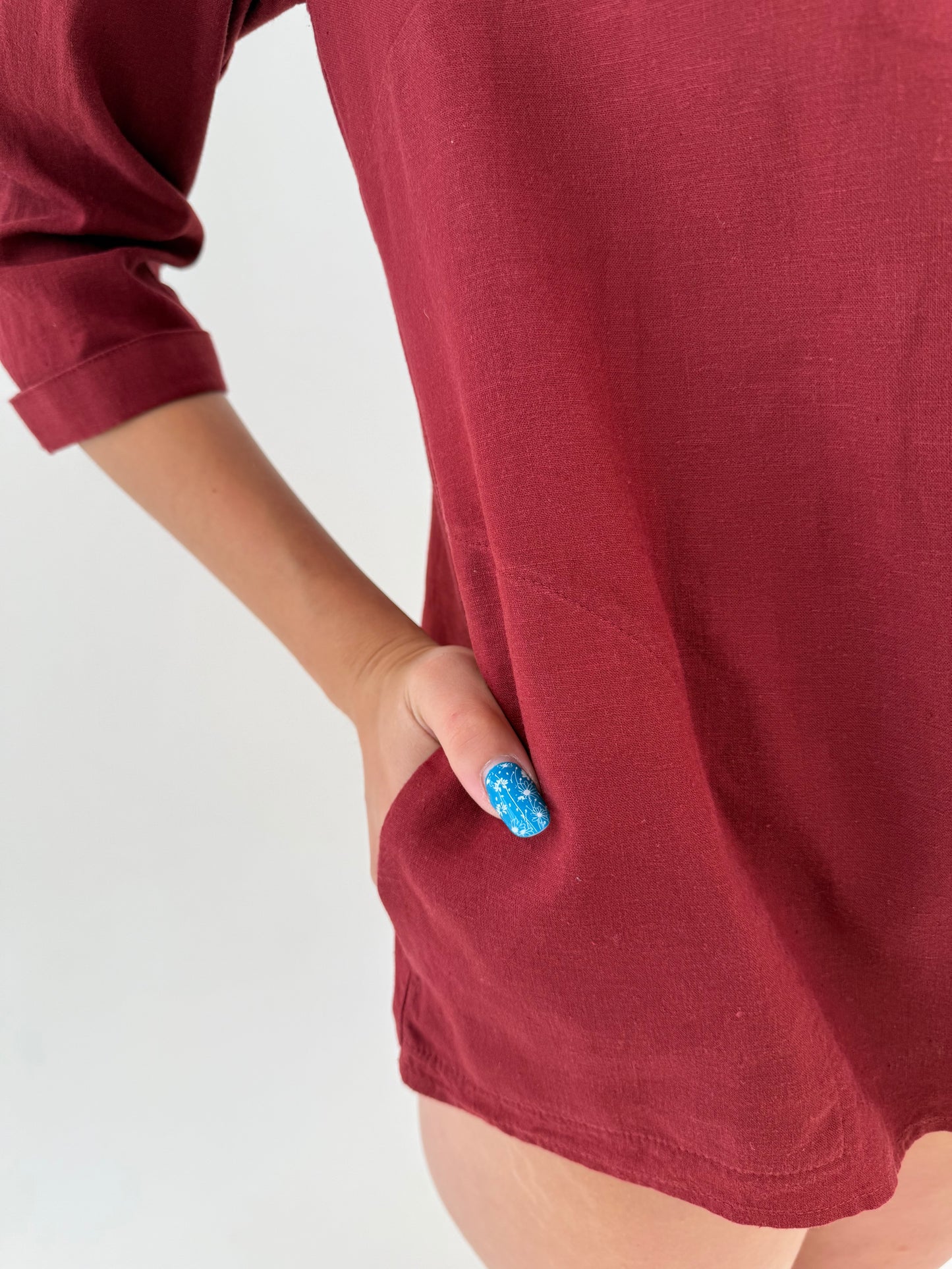 Top burgundy în croi minimalist din pânză cu mânecă 3/4