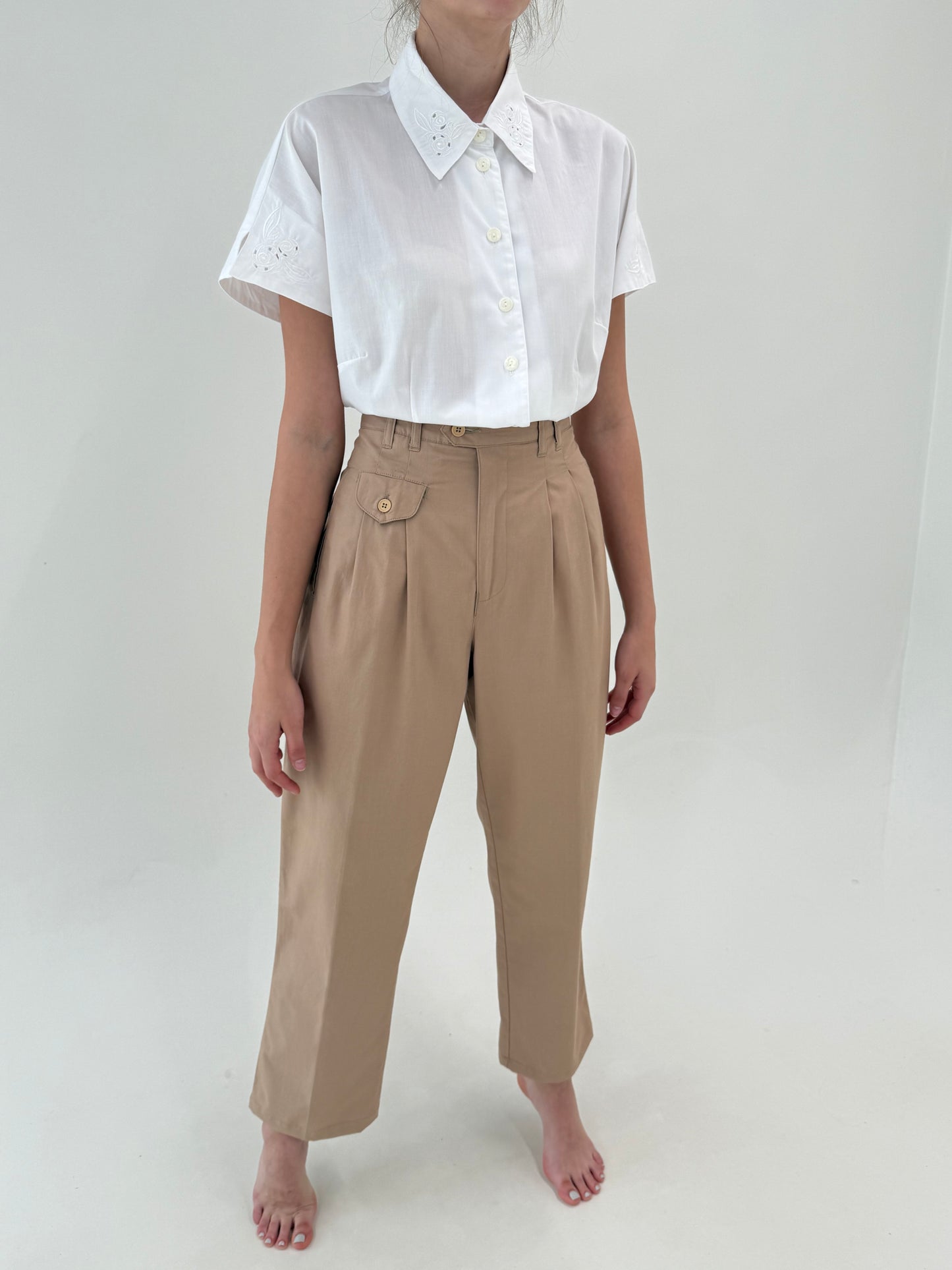 Pantaloni vintage camel tall cu talie ultra înaltă și pense din bumbac premium