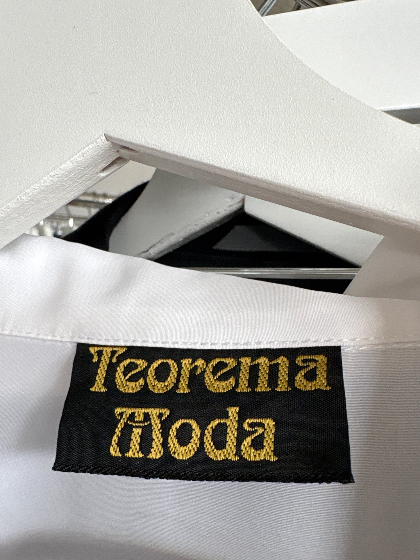 Cămașa vintage cu jabou și mâneci elaborate