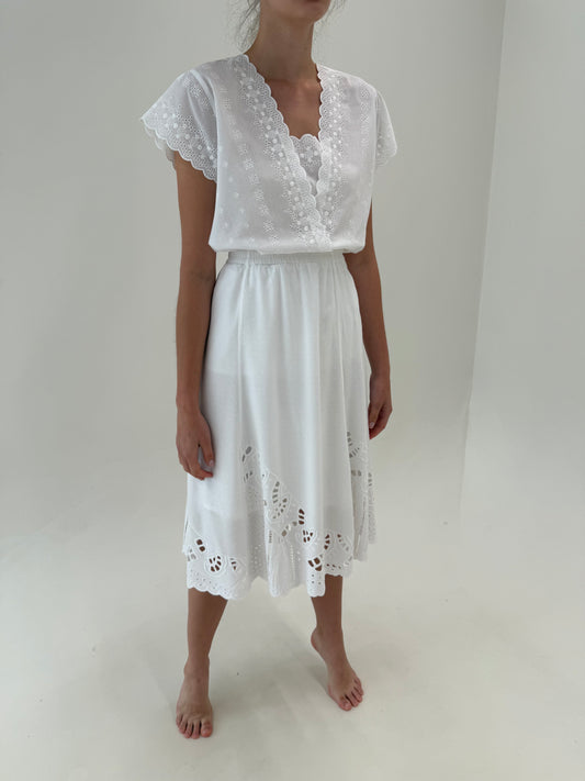 Fustă midi super vaporoasă albă cu broderie anglaise și talie ultra înaltă