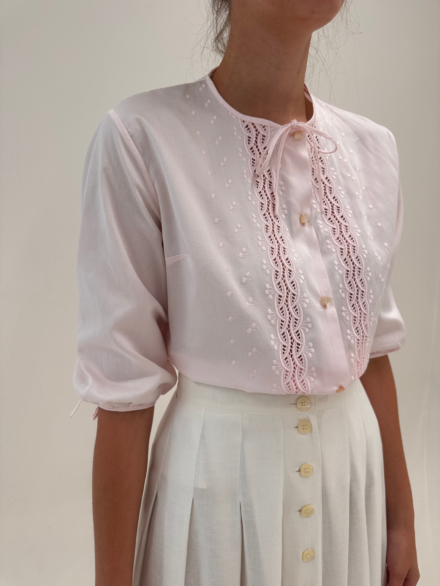 Cămașa vintage powder pink cu broderie din poplin ușor satinat premium