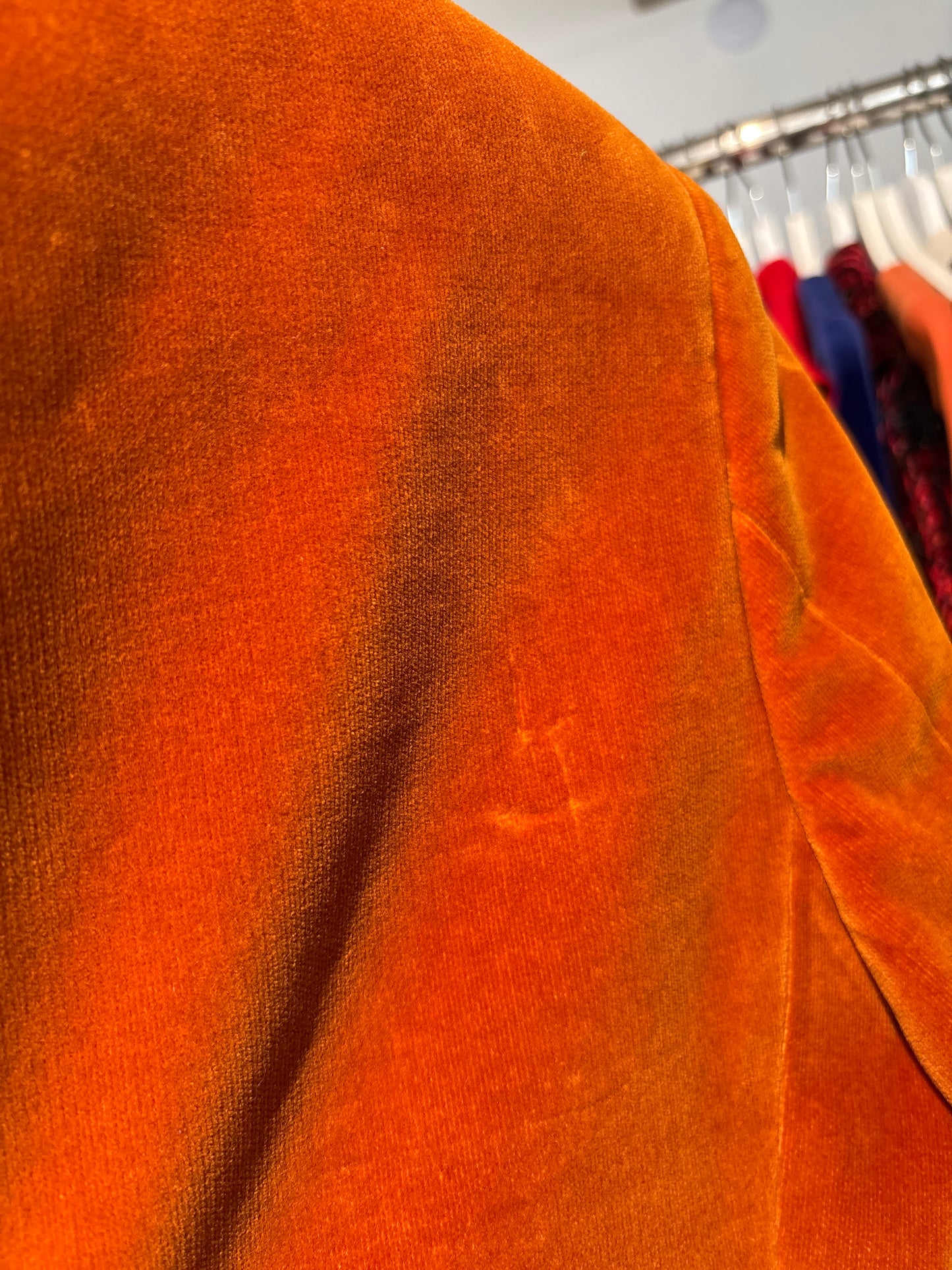 Set pumpkin orange din catifea cu sacou cambrat și fustă conică