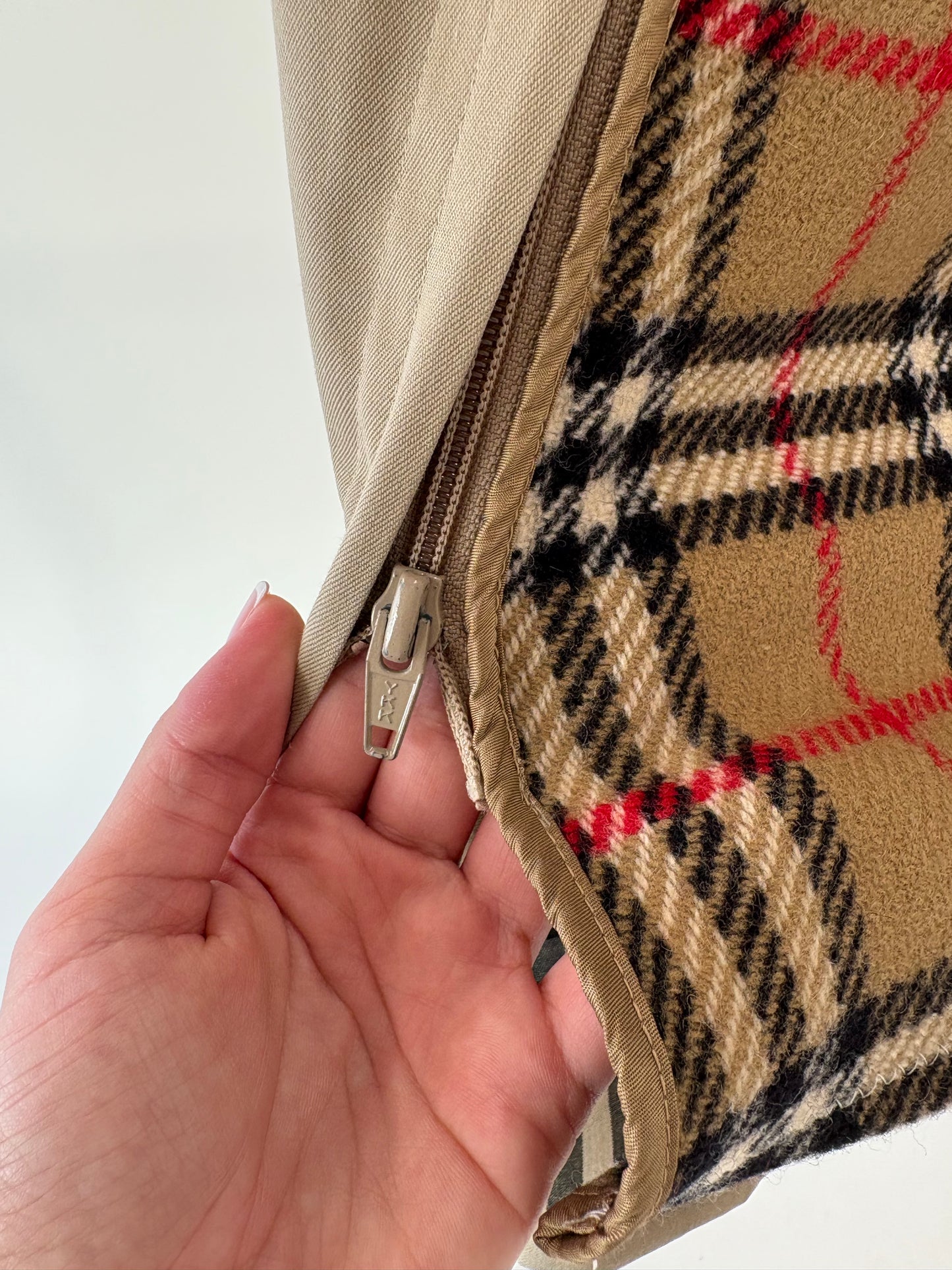 Trench Burberry din gabardină de la toamnă la iarbă cu liner detașabil din lana