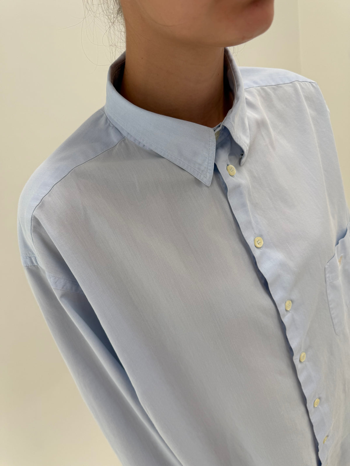 Cămașa Armani baby blue din poplin excepțional texturat în croi amplu