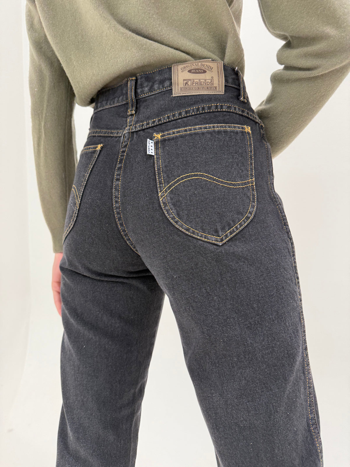 Jeans vintage negri premium tall din bumbac gros structurat în croi revenit în trend