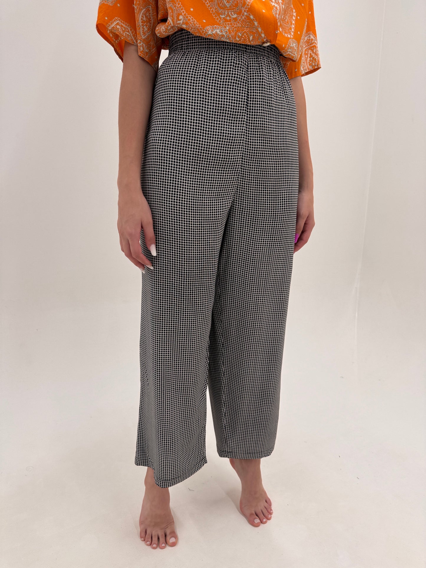 Pantaloni premium cu talie generoasă super vaporoși și carouri fine alb negru