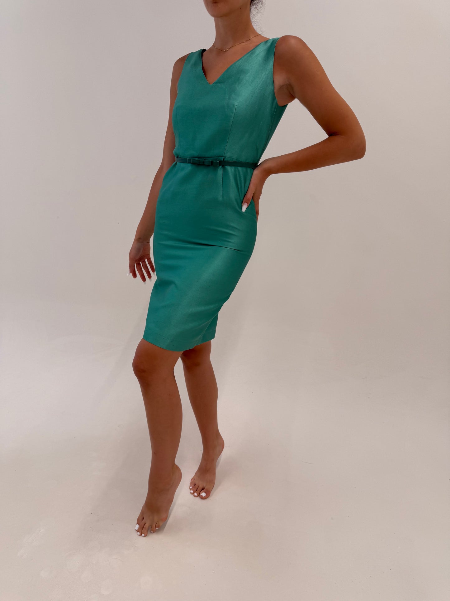 Rochie Max Mara de la business la cocktail din mătase naturală plină cu curea din piele