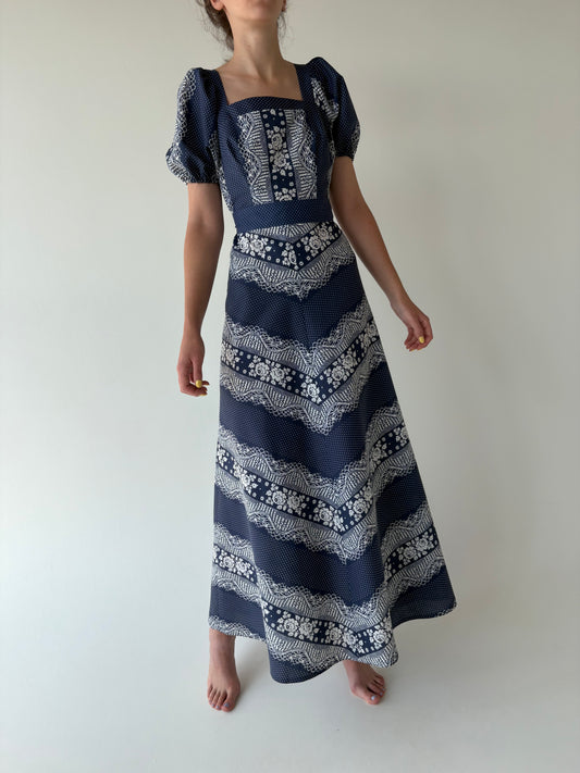 Rochie maxi din panzica de bumbac cu talie ultra înaltă și mânecuțe ușor bufante