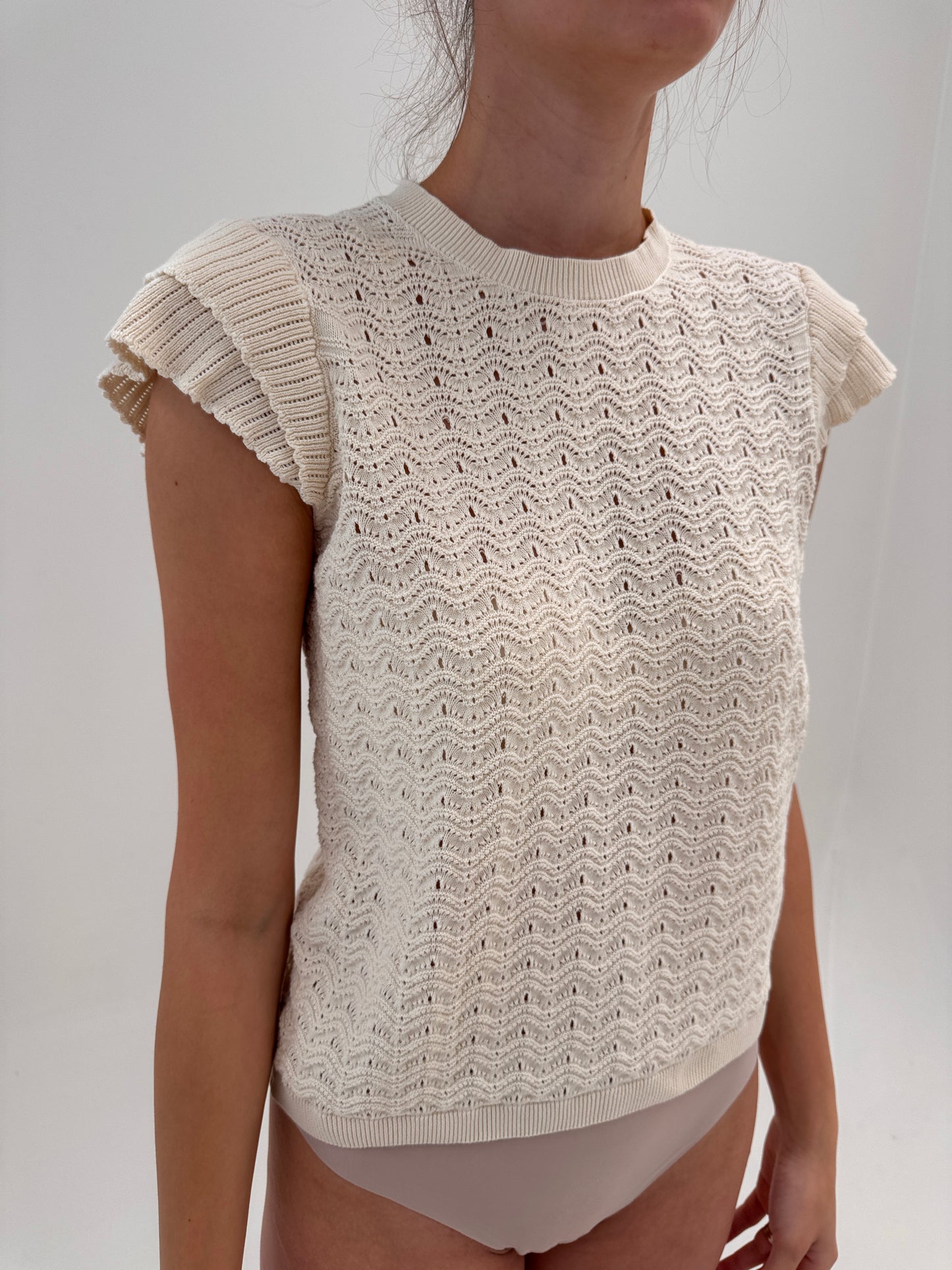 Top light nude din bumbac macrame în croi retro modern