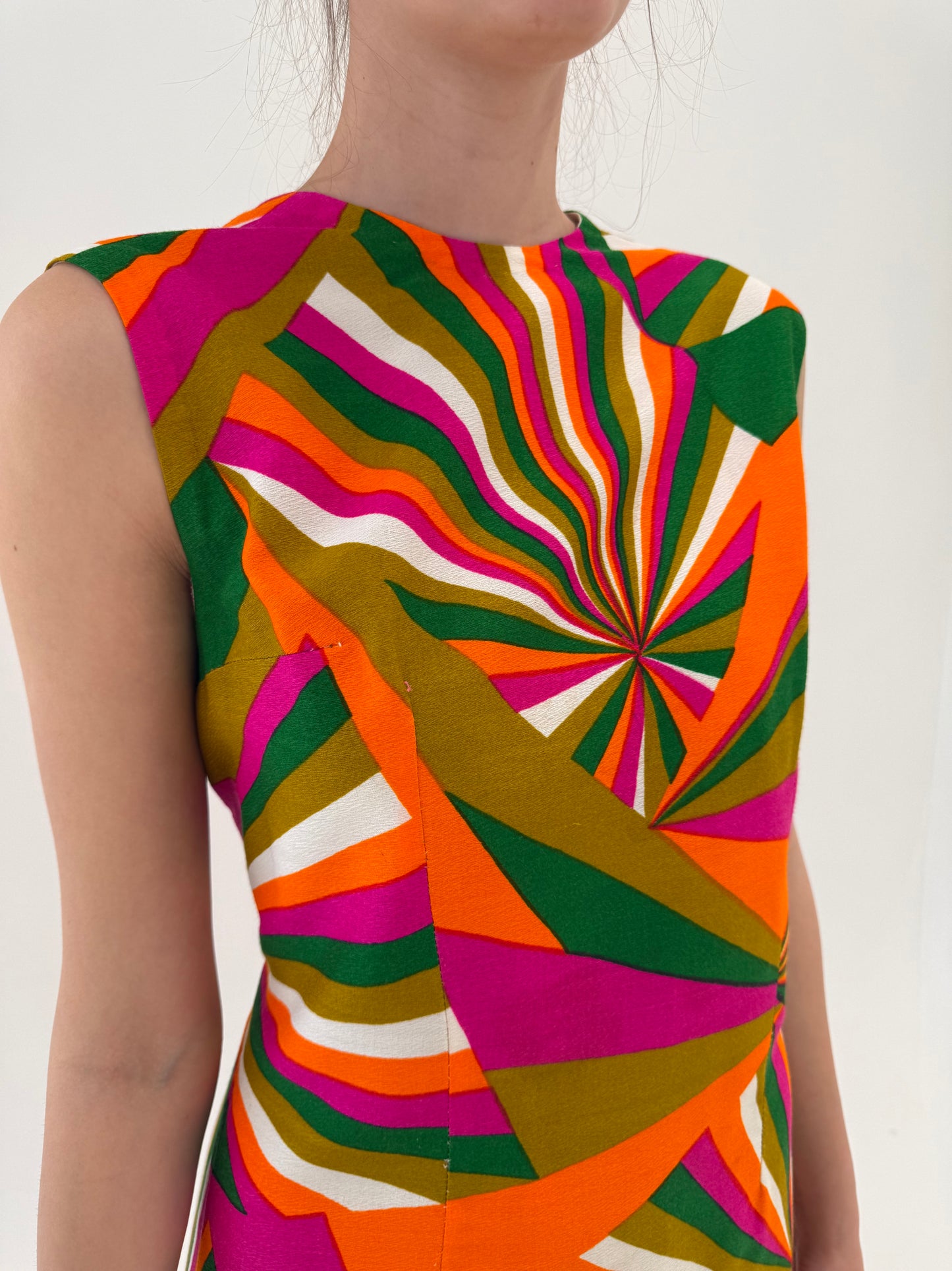 Rochie Old vintage anii 60 târzii cu print specific  în culori tari