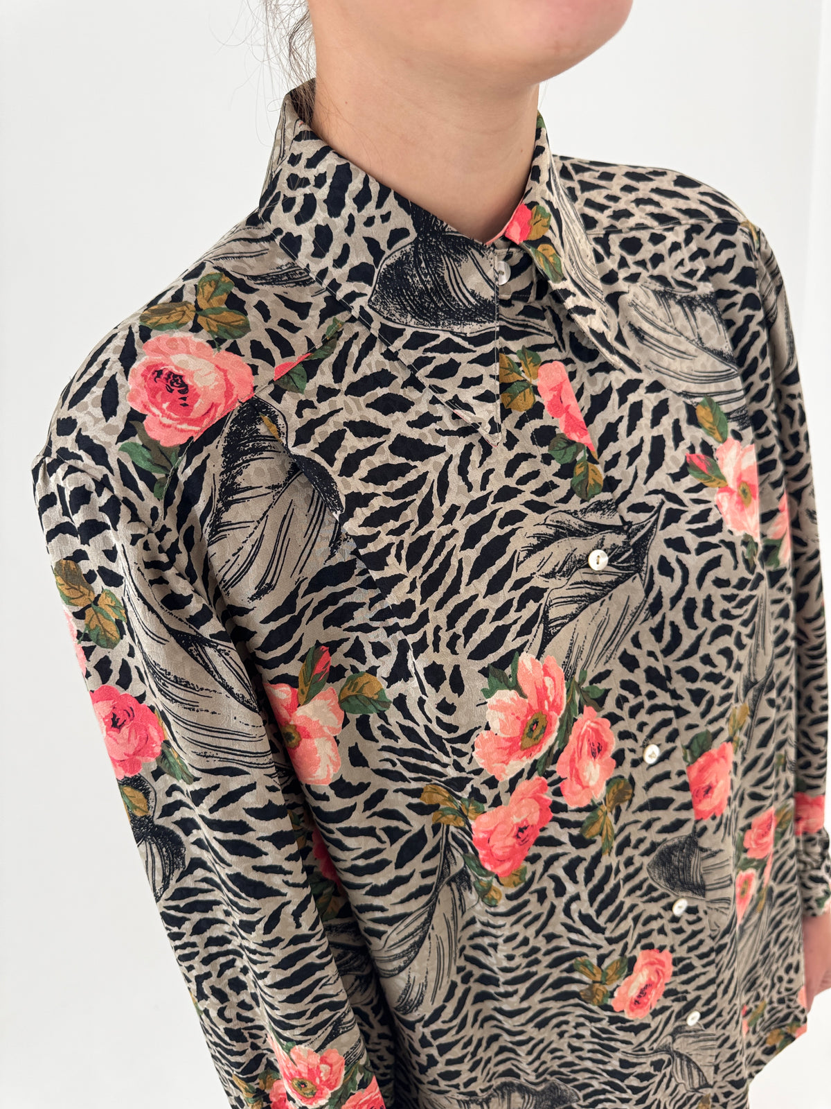 Cămașa din mătase naturală cu animal print stilizat