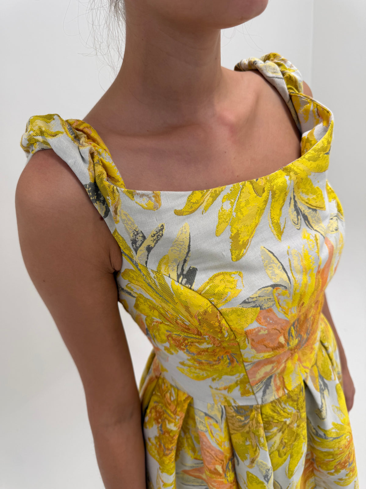 Rochie din brocart excepțional de bumbac în croi de ani 50 și culori superbe