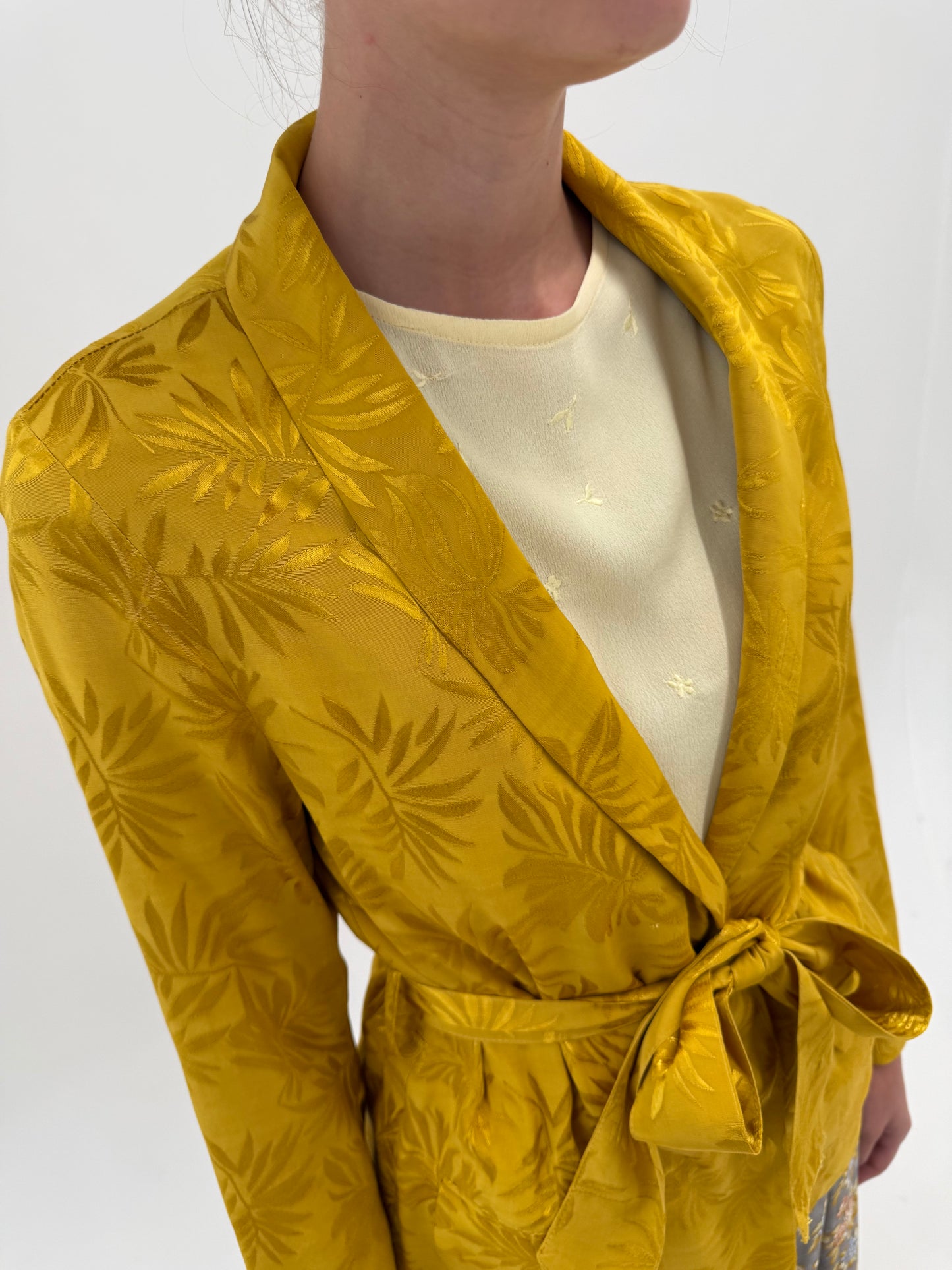 Blazer mustard yellow ușor satinat cu cordon și print texturat organic