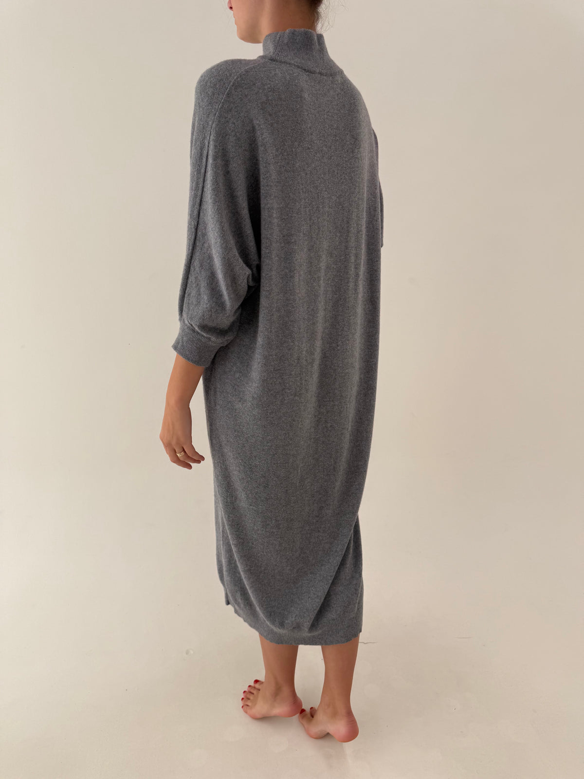 Rochie maxi tip Maleta din lana merino excepțională extafina în croi drapat minimalist