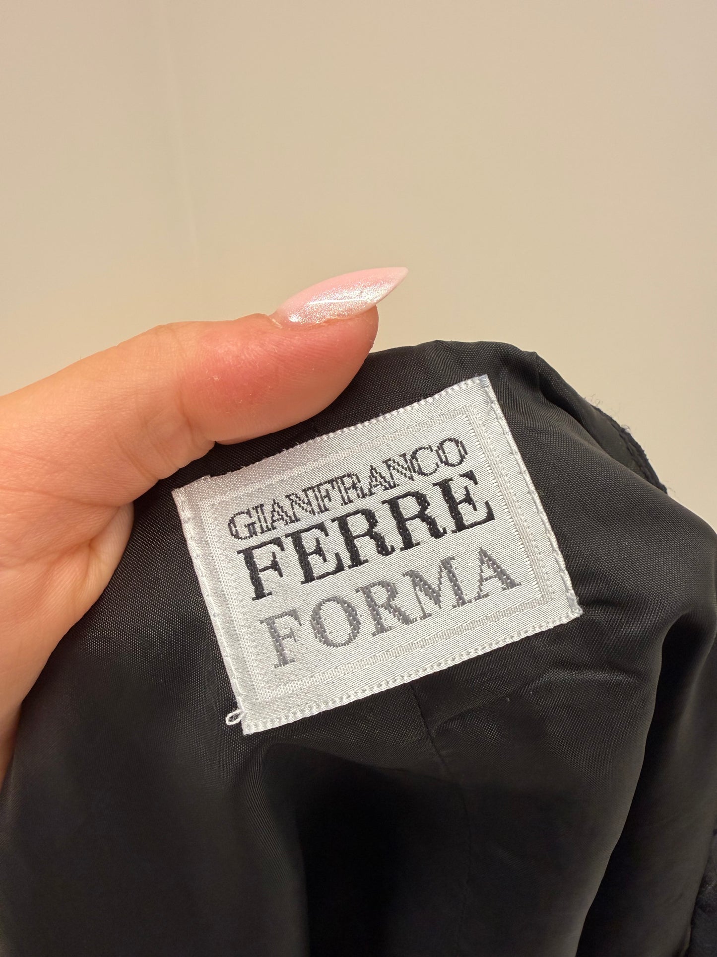 Corsaj negru Gianfranco Ferre din pânză fină texturată