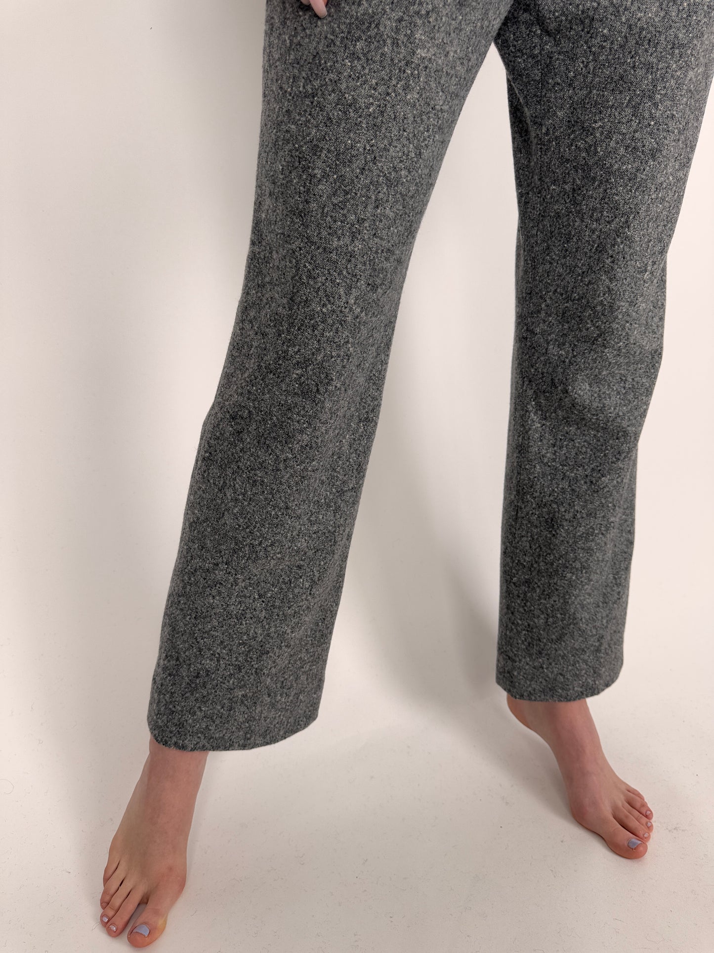 Pantaloni pebble gray din stofă groasă de lana extrafina cu pense