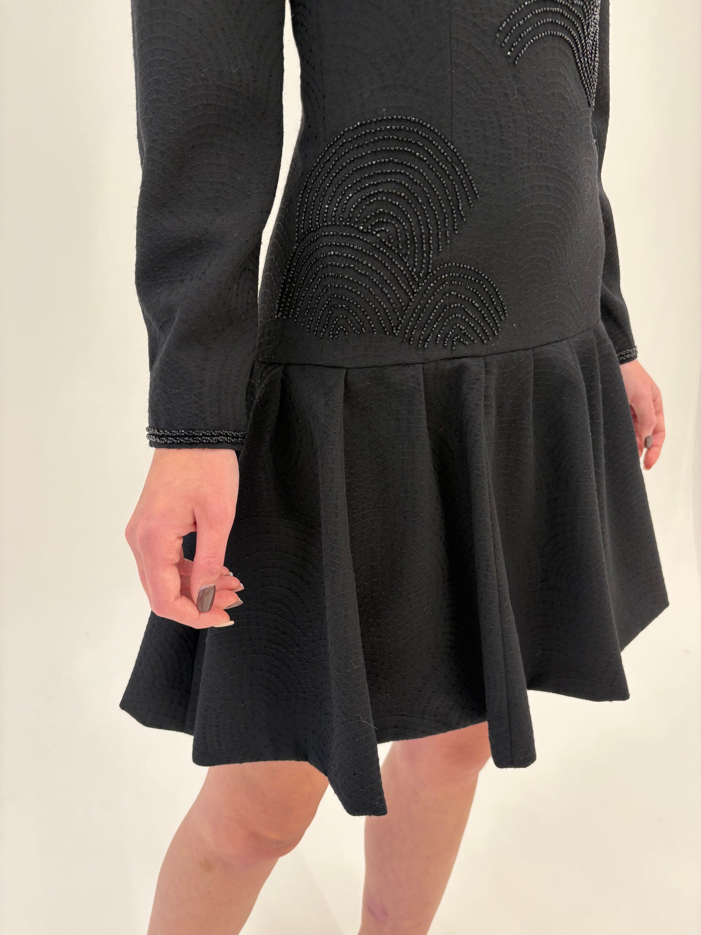 LBD vintage superba high end din lana extrafina cu aplicații