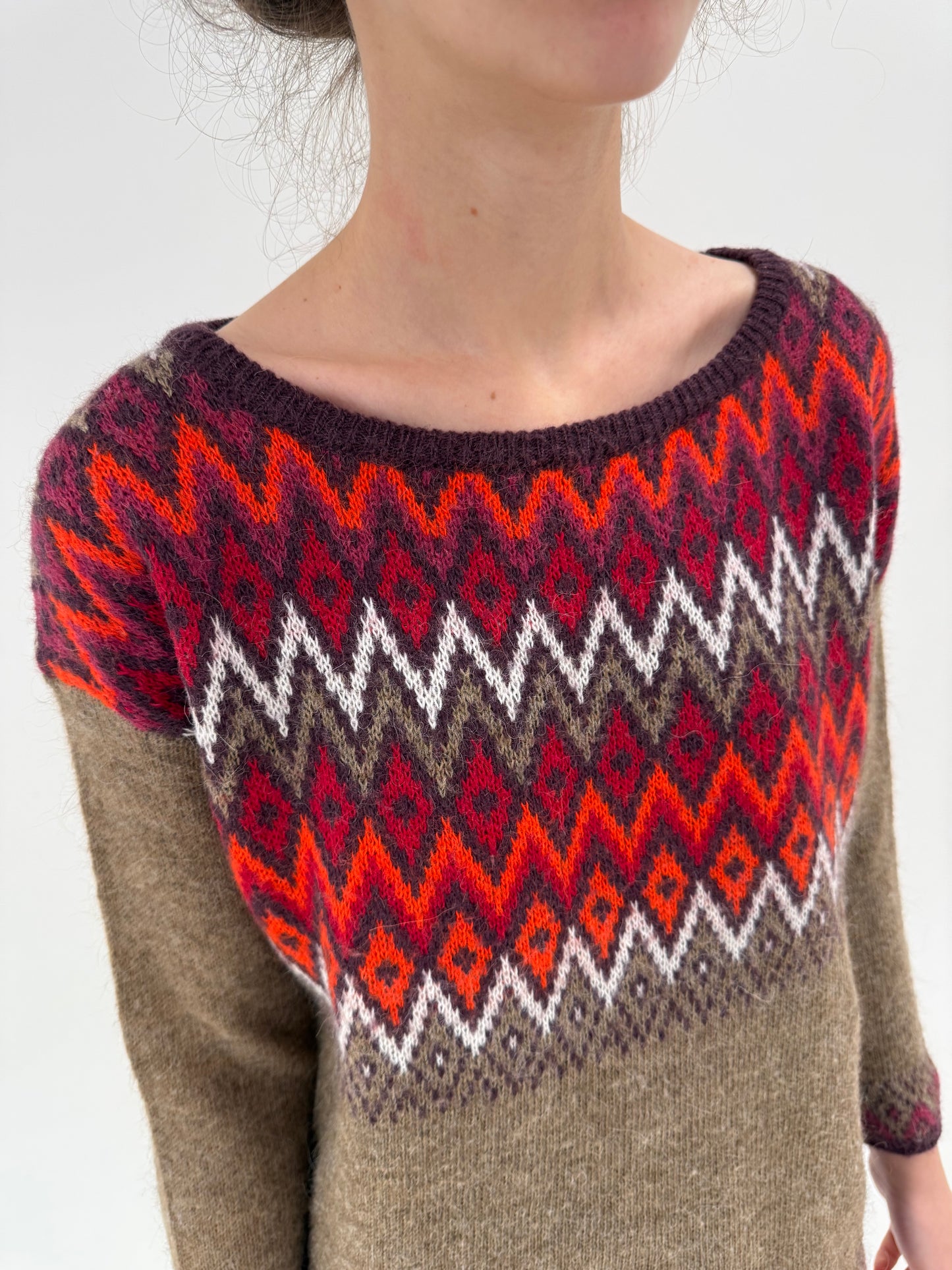 Pulover petite cu decolteu bărcuță din baby mohair