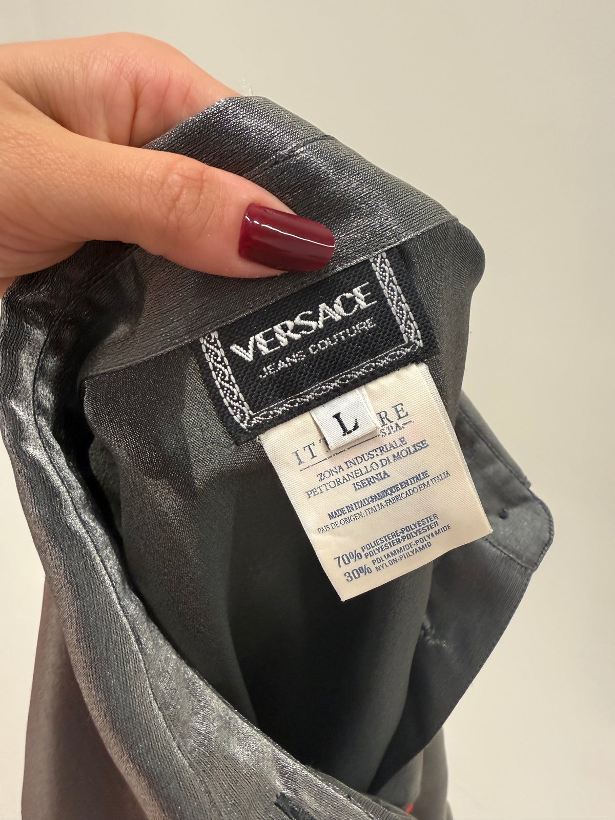 Cămașa Versace din gazar metalizat spectaculos cu nasturi metalici cu logoul bradului