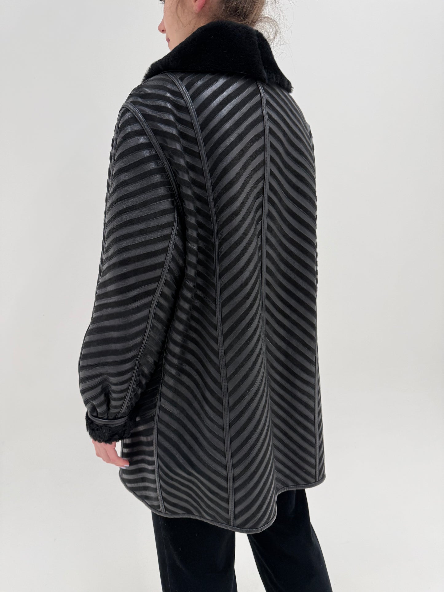 Blana naturală Shearling neagră excepțională cu lucrătură deosebită