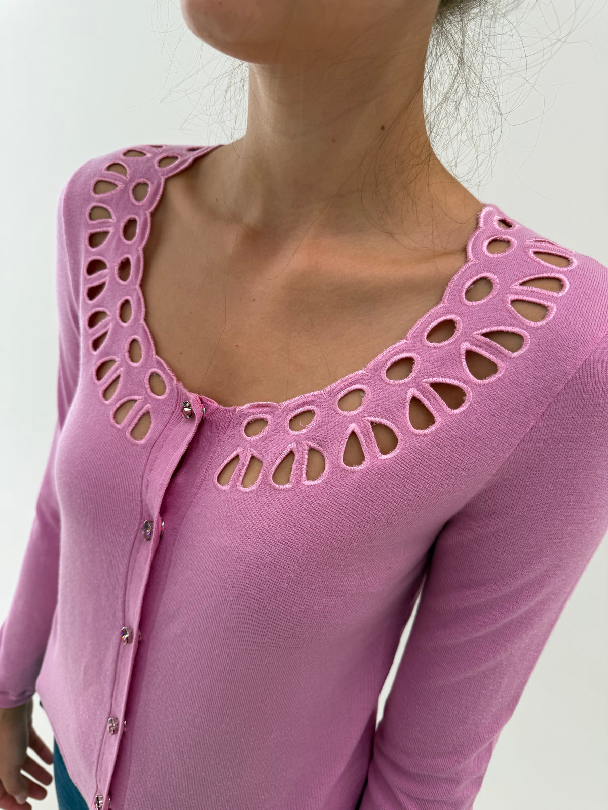 Cardigan roz de brand premium italian din lana merino extrafina laser cut