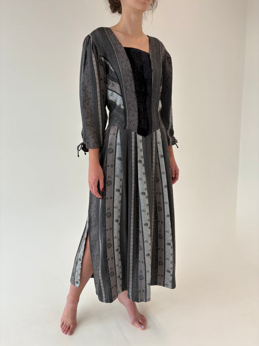 Rochie vintage cu corsaj și buzunare din bumbac și lana extrafina