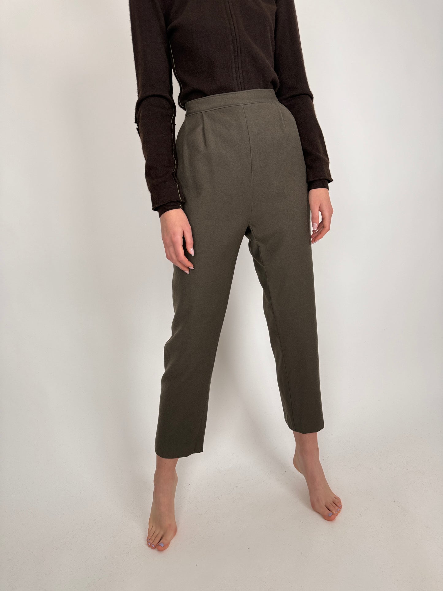 Pantaloni wenge brown din lana plină cu talie foarte înaltă marcată elastică