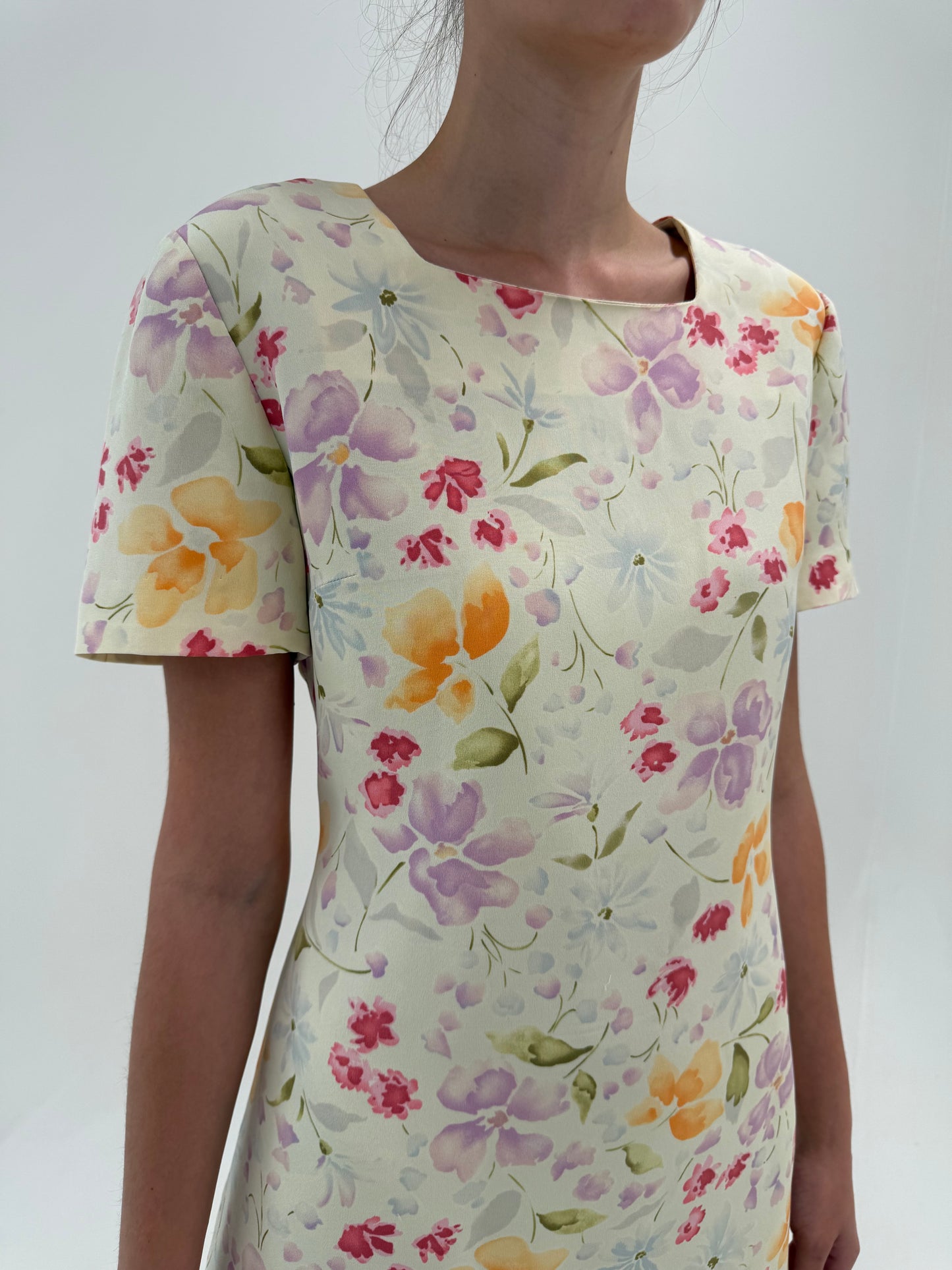 Rochie din mătase naturală în culori pudrate în croi minimalist