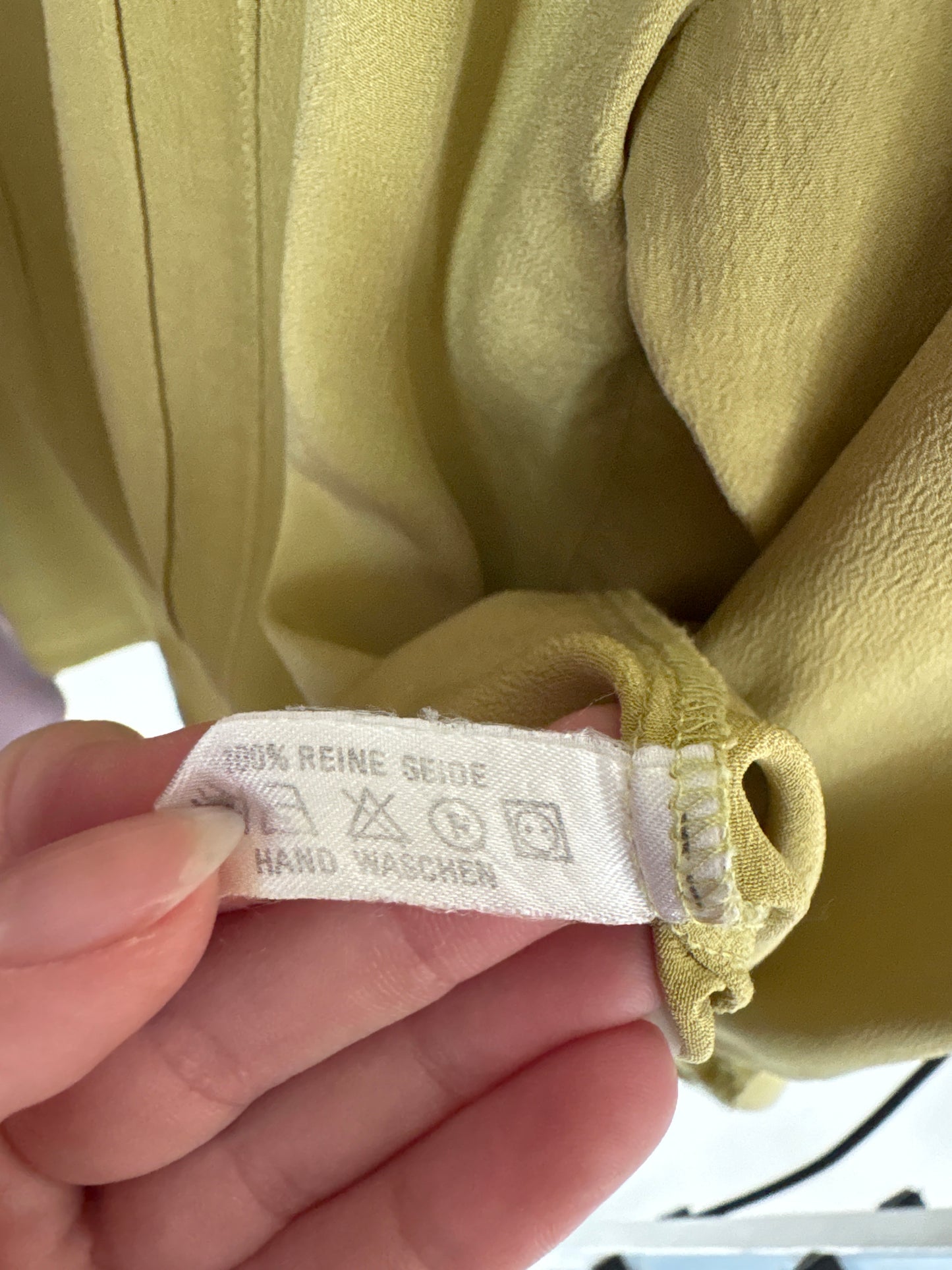 Cămașa verde crud petite din mătase naturală cu închidere la spate