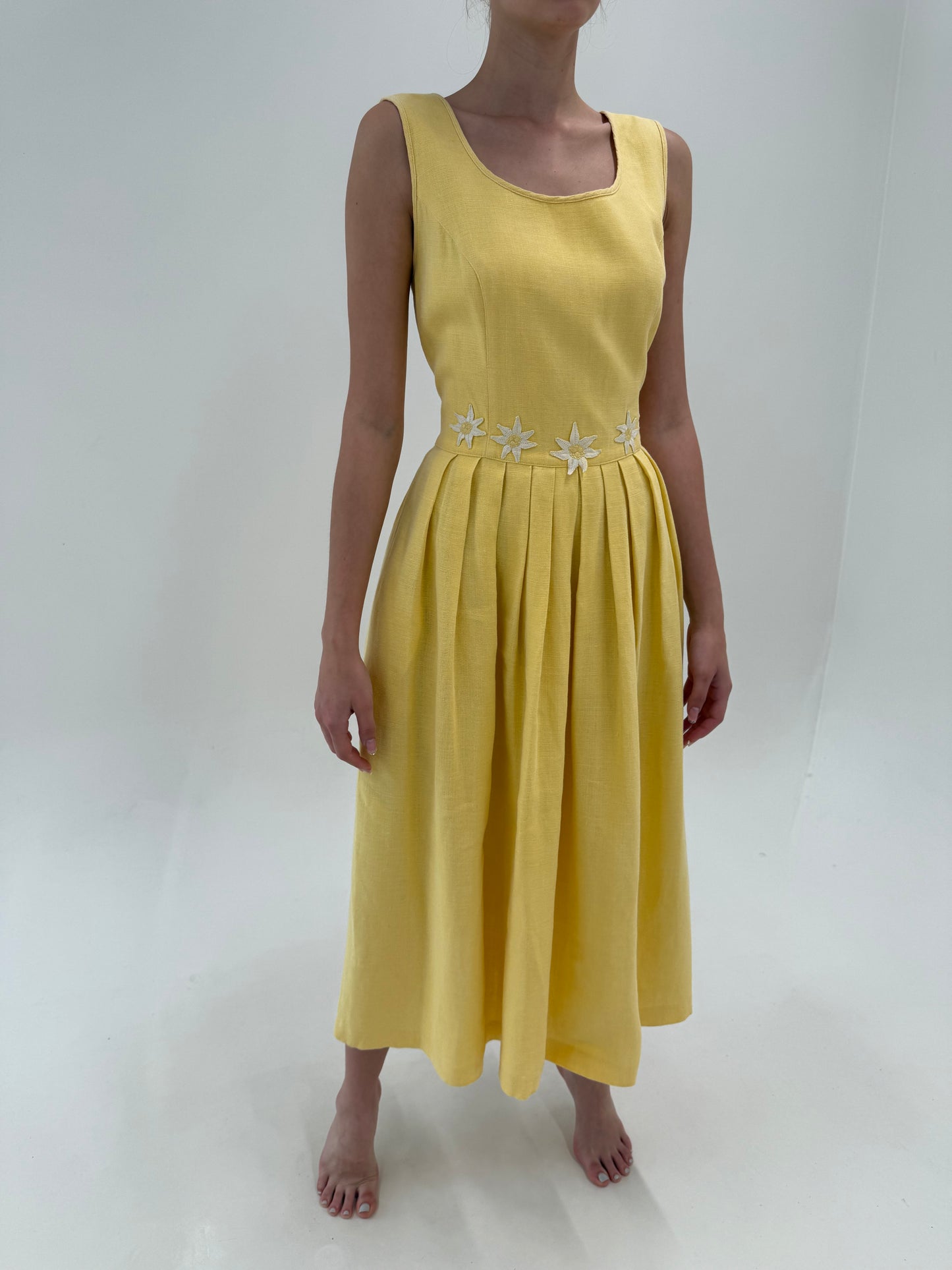 Rochie vintage maxi din pânză de in butter yellow cu buzunare și corsaj