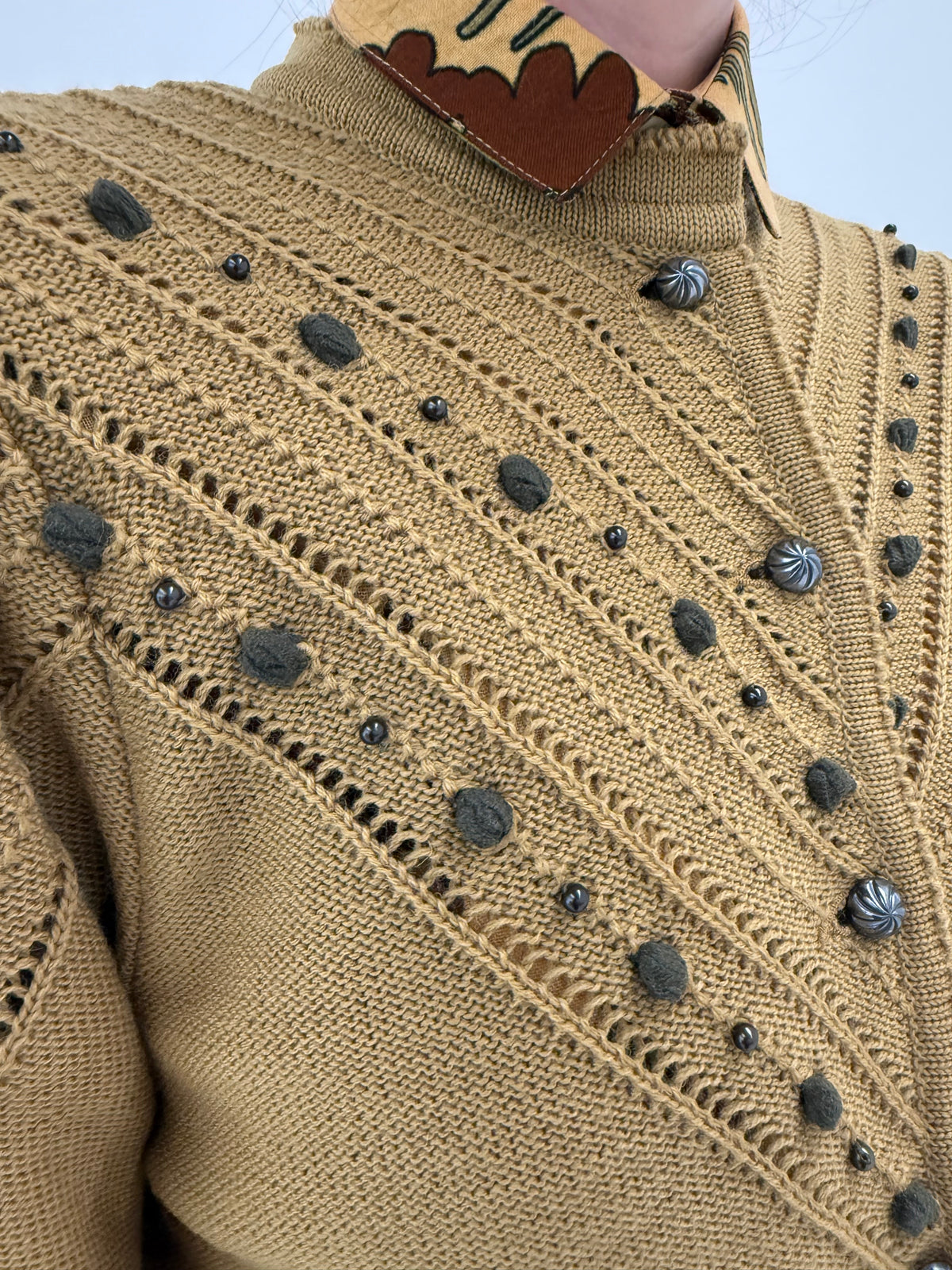 Cardigan vintage din lana pura certificată lucrat manual dusty mustard