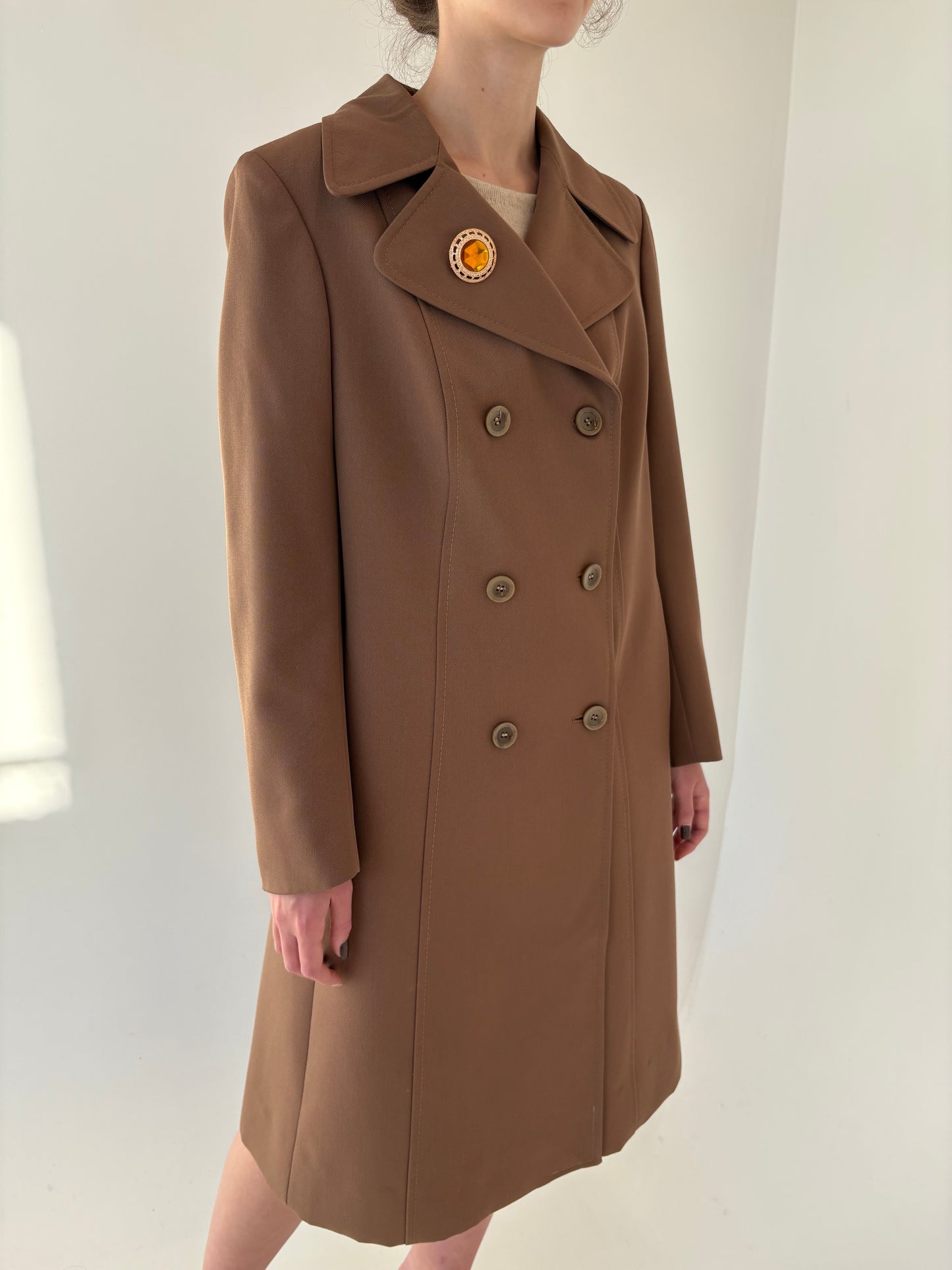 Palton vintage camel din stofă structurată de lana cu închidere dublă